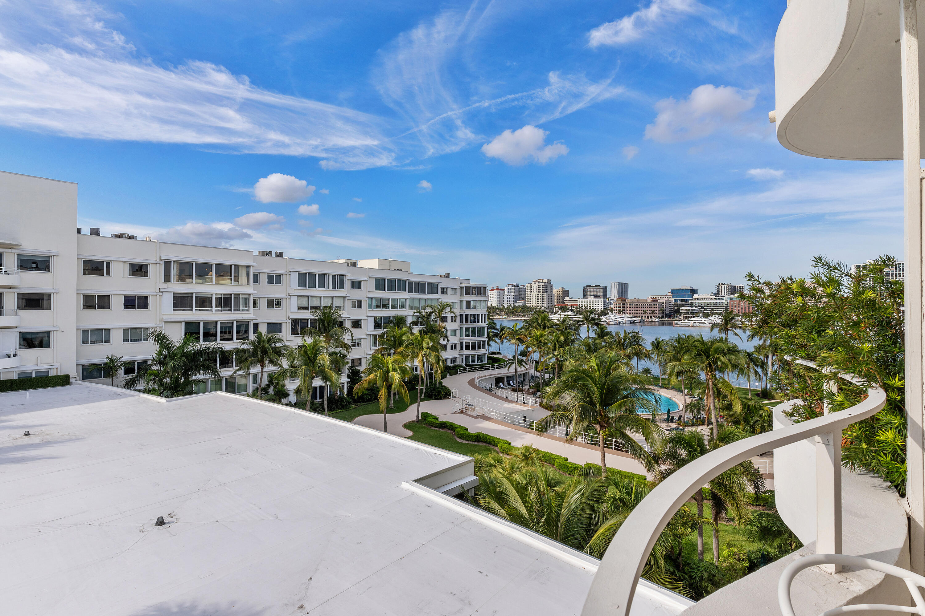 44 Cocoanut Row 508/509 A