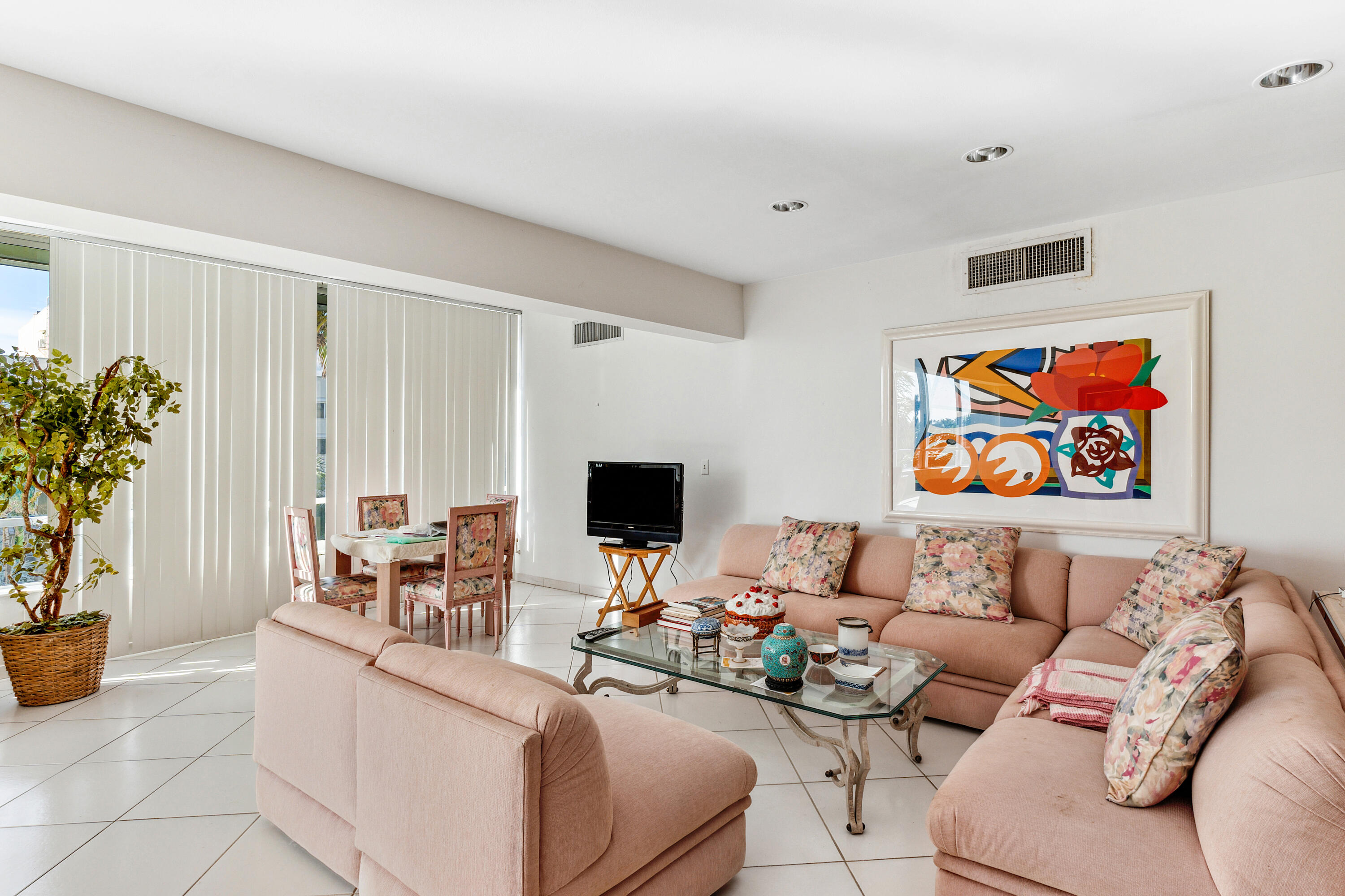 44 Cocoanut Row 508/509 A