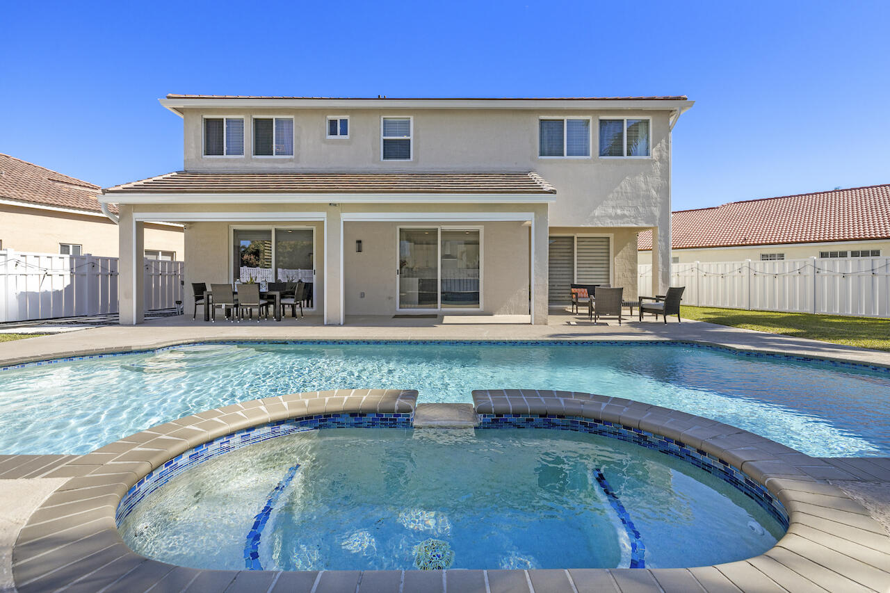 1190 Mahogany Lane