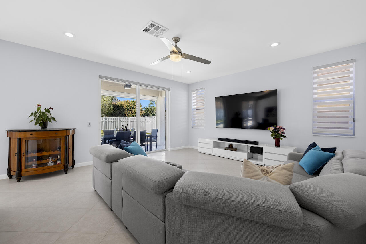 1190 Mahogany Lane