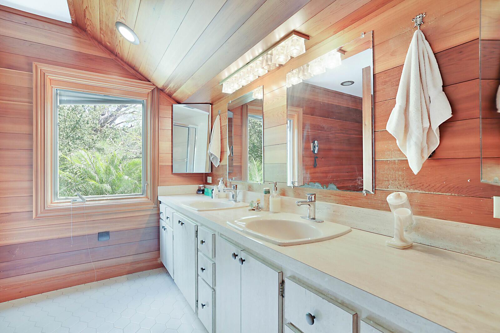 18363 Island Oak Avenue