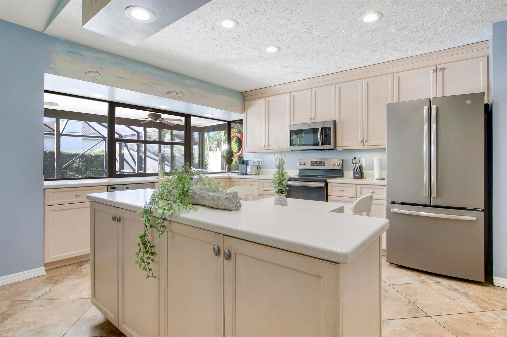 8148 SE Coconut Street