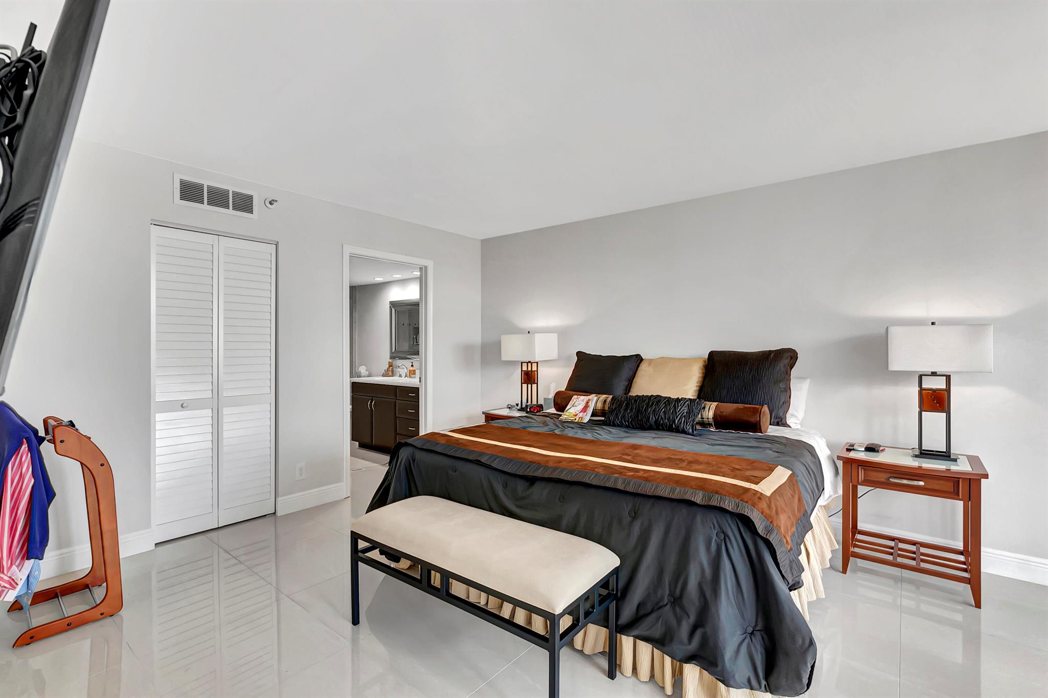 7819 Lakeside Boulevard 852