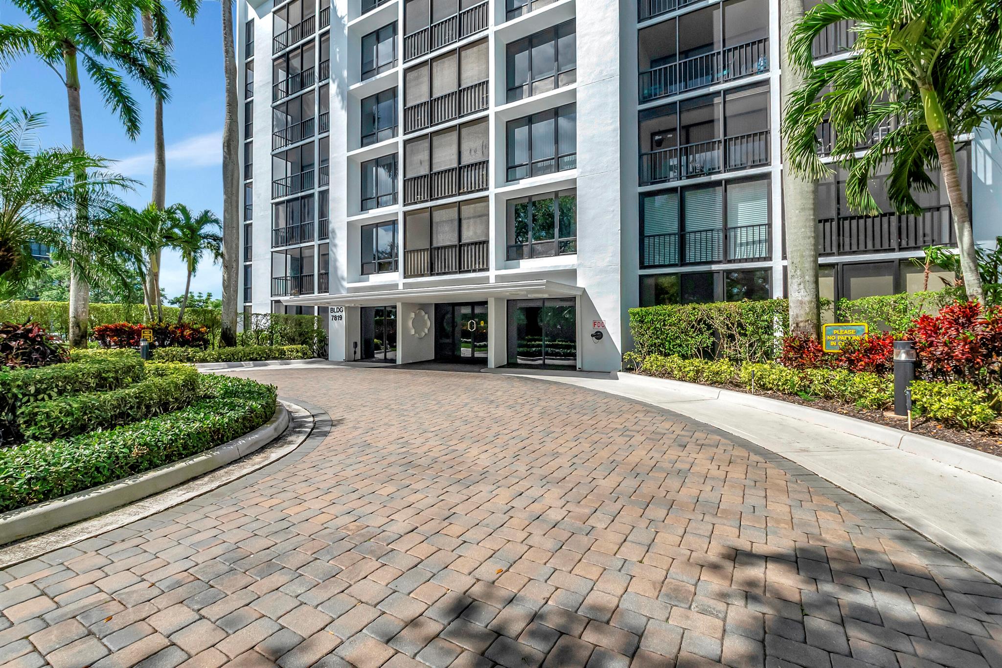 7819 Lakeside Boulevard 852