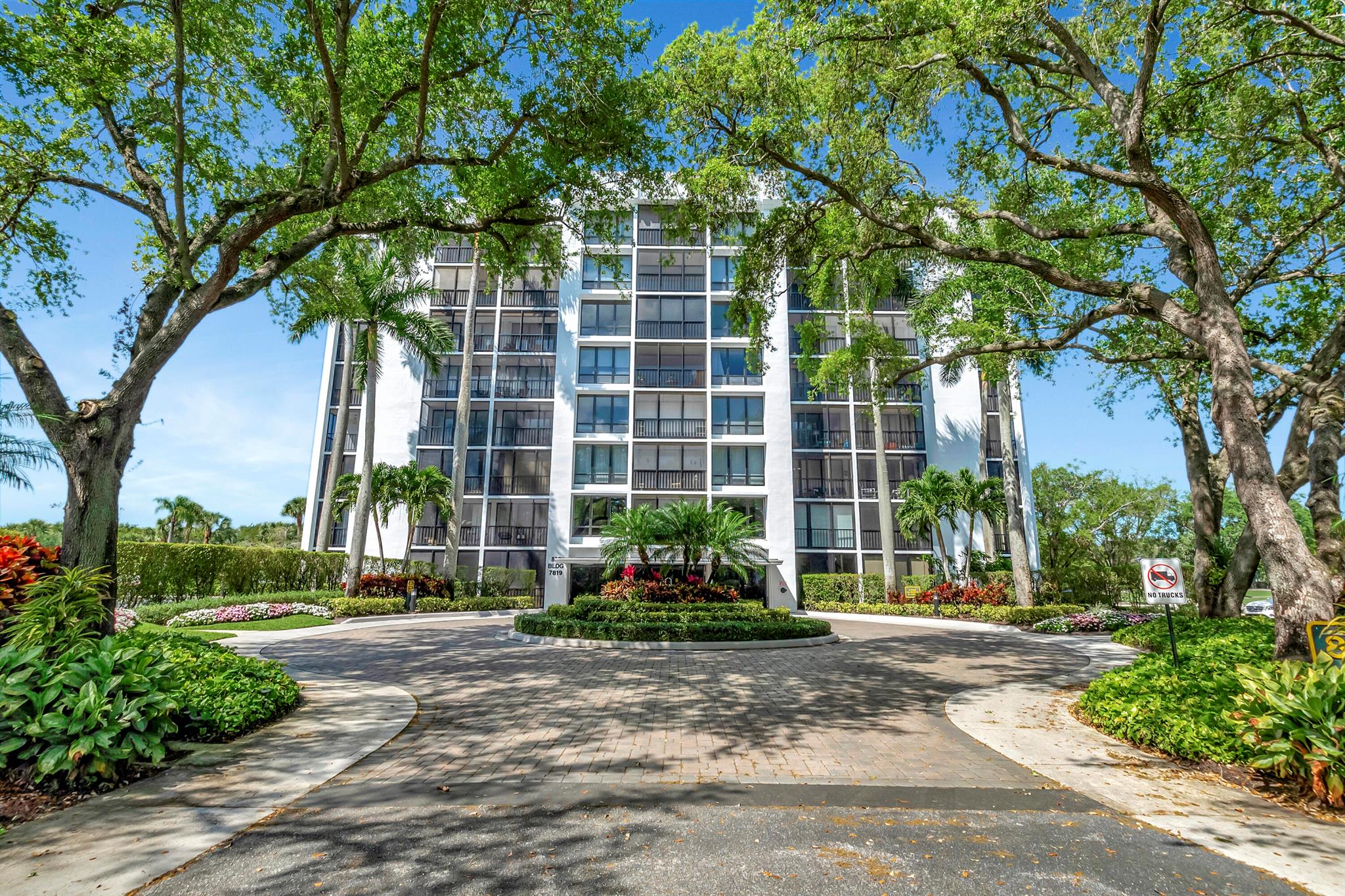 7819 Lakeside Boulevard 852