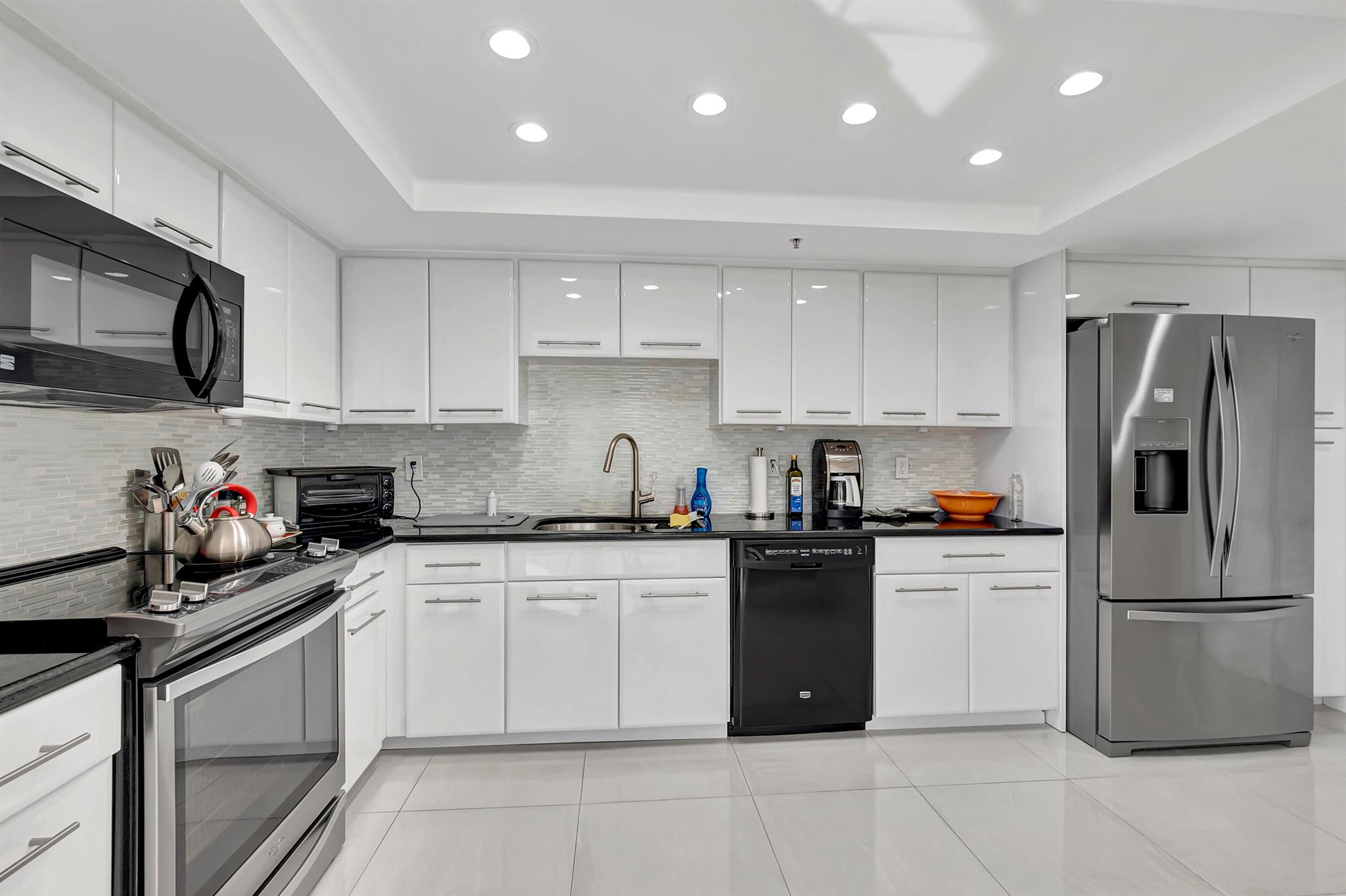 7819 Lakeside Boulevard 852