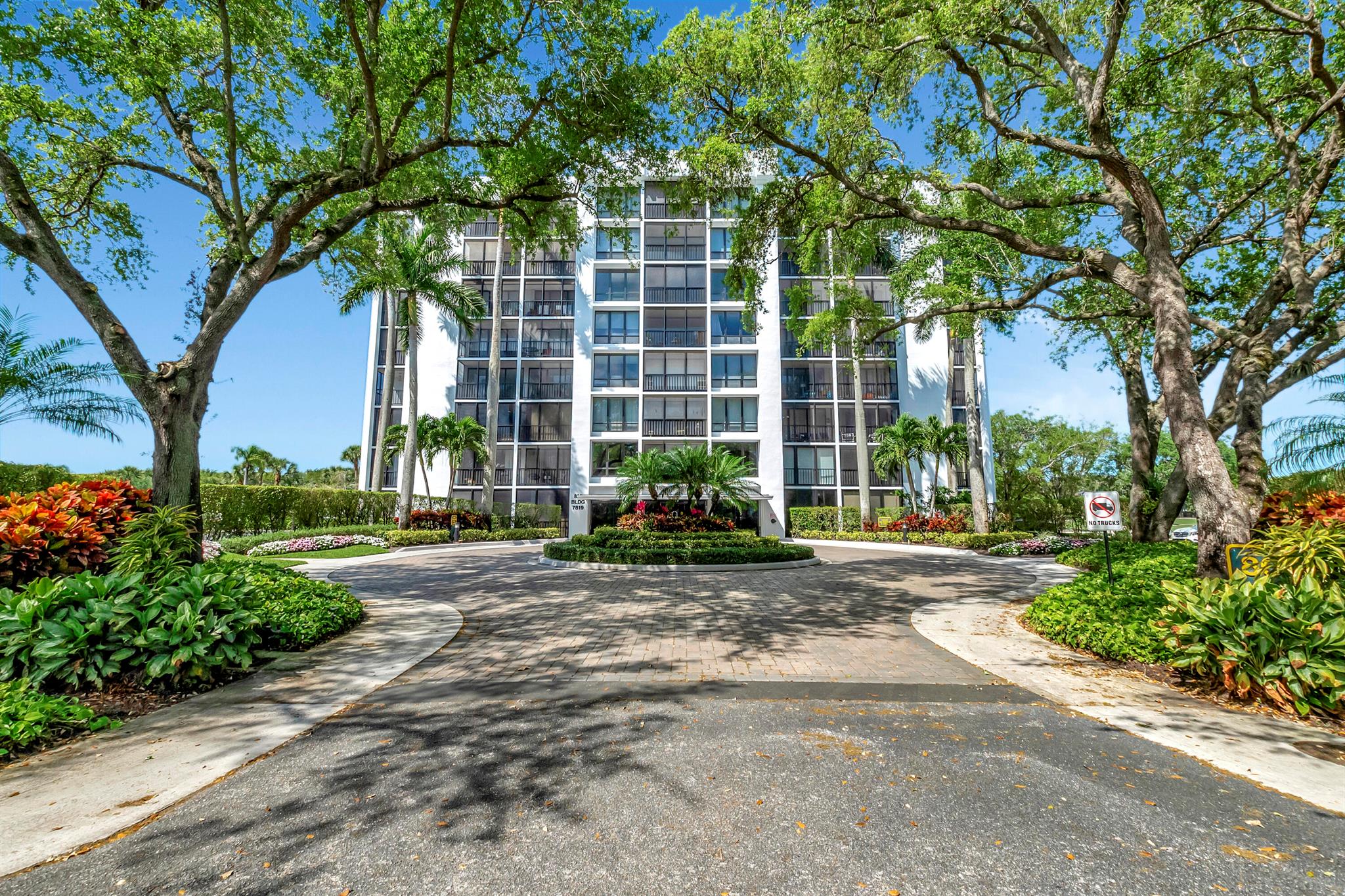 7819 Lakeside Boulevard 852