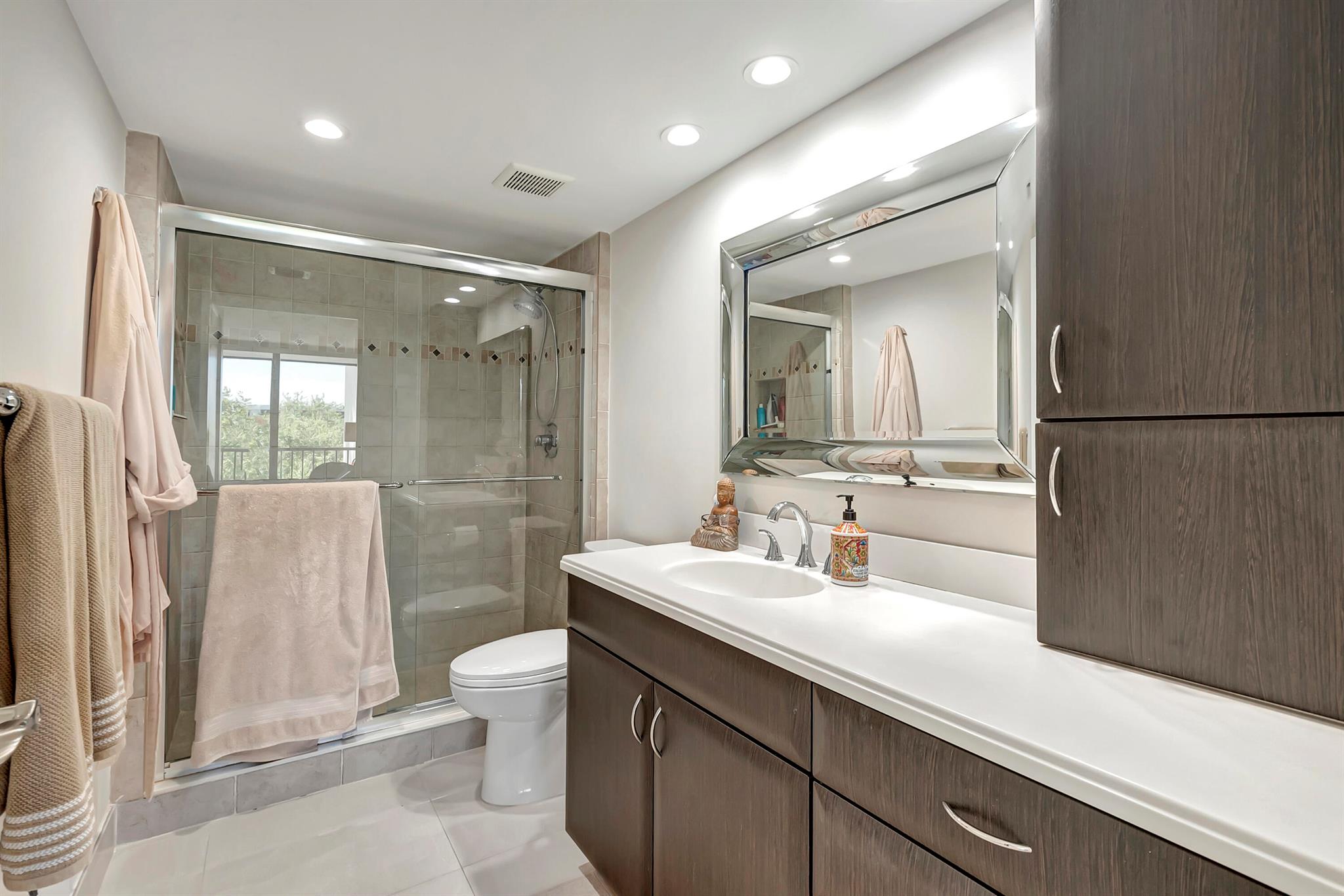 7819 Lakeside Boulevard 852