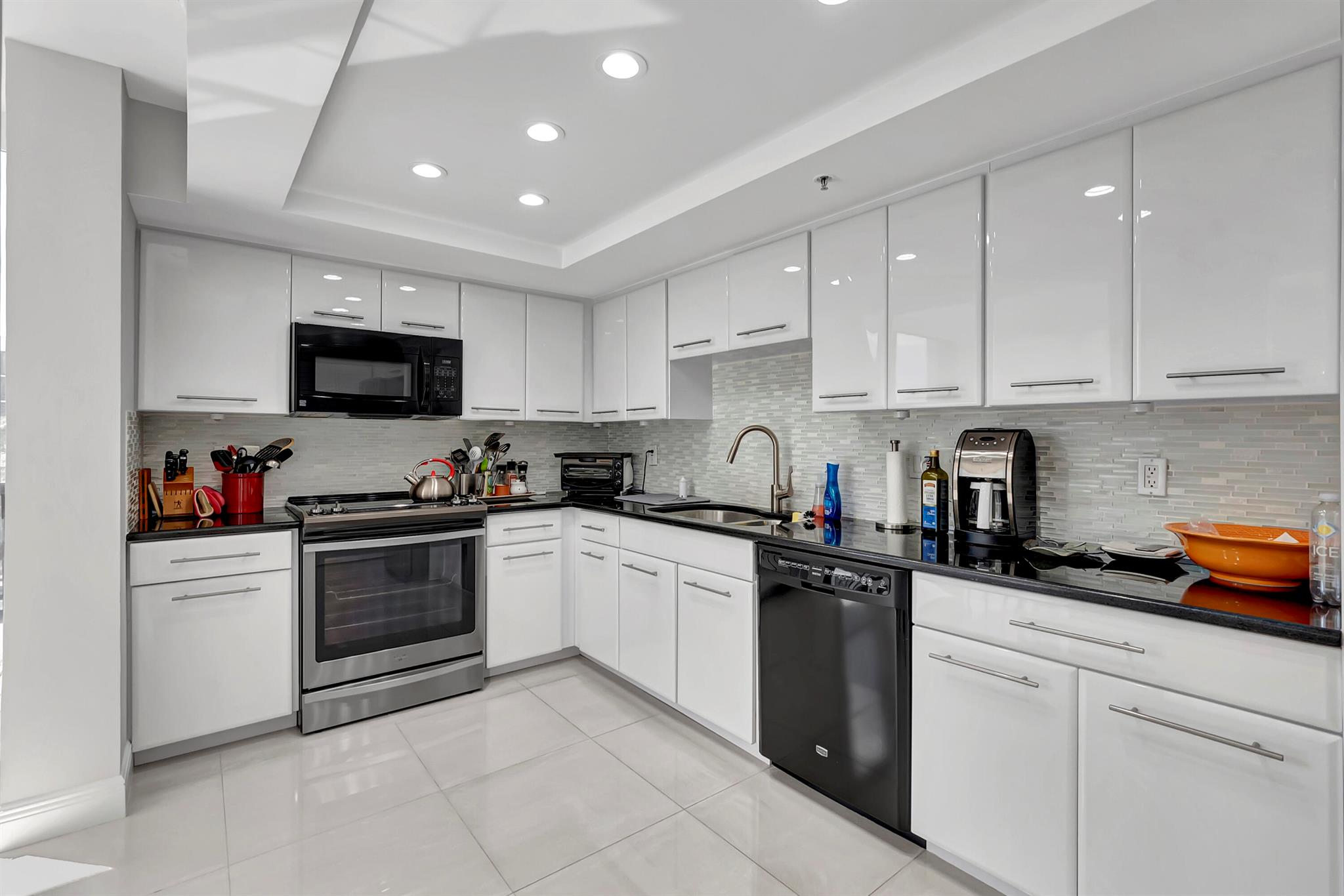 7819 Lakeside Boulevard 852