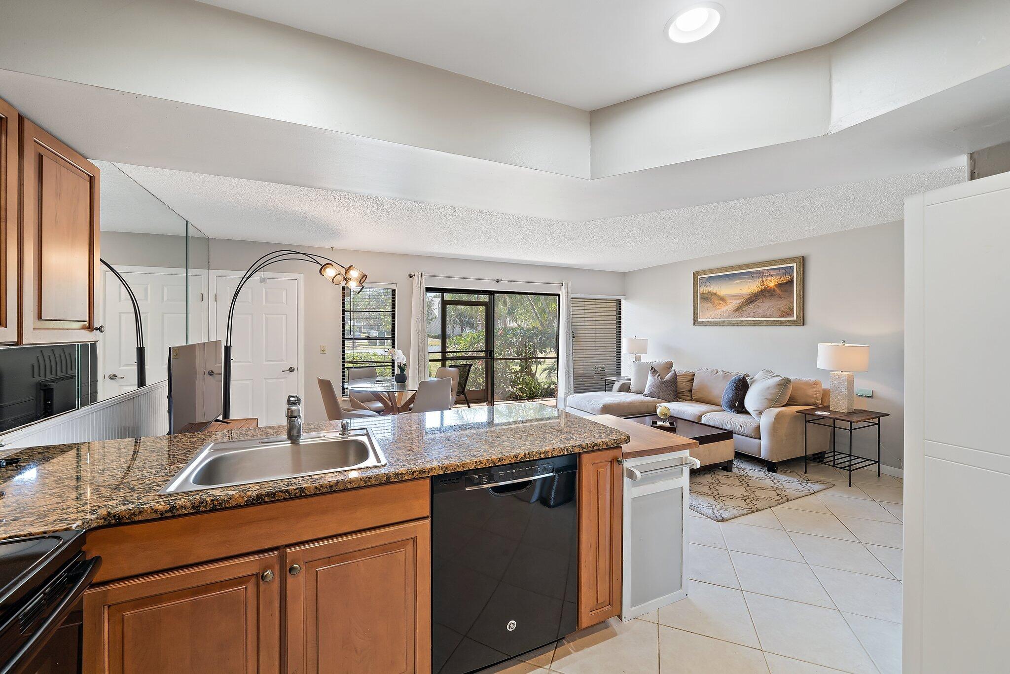 1605 S Us Highway 1 V2-102