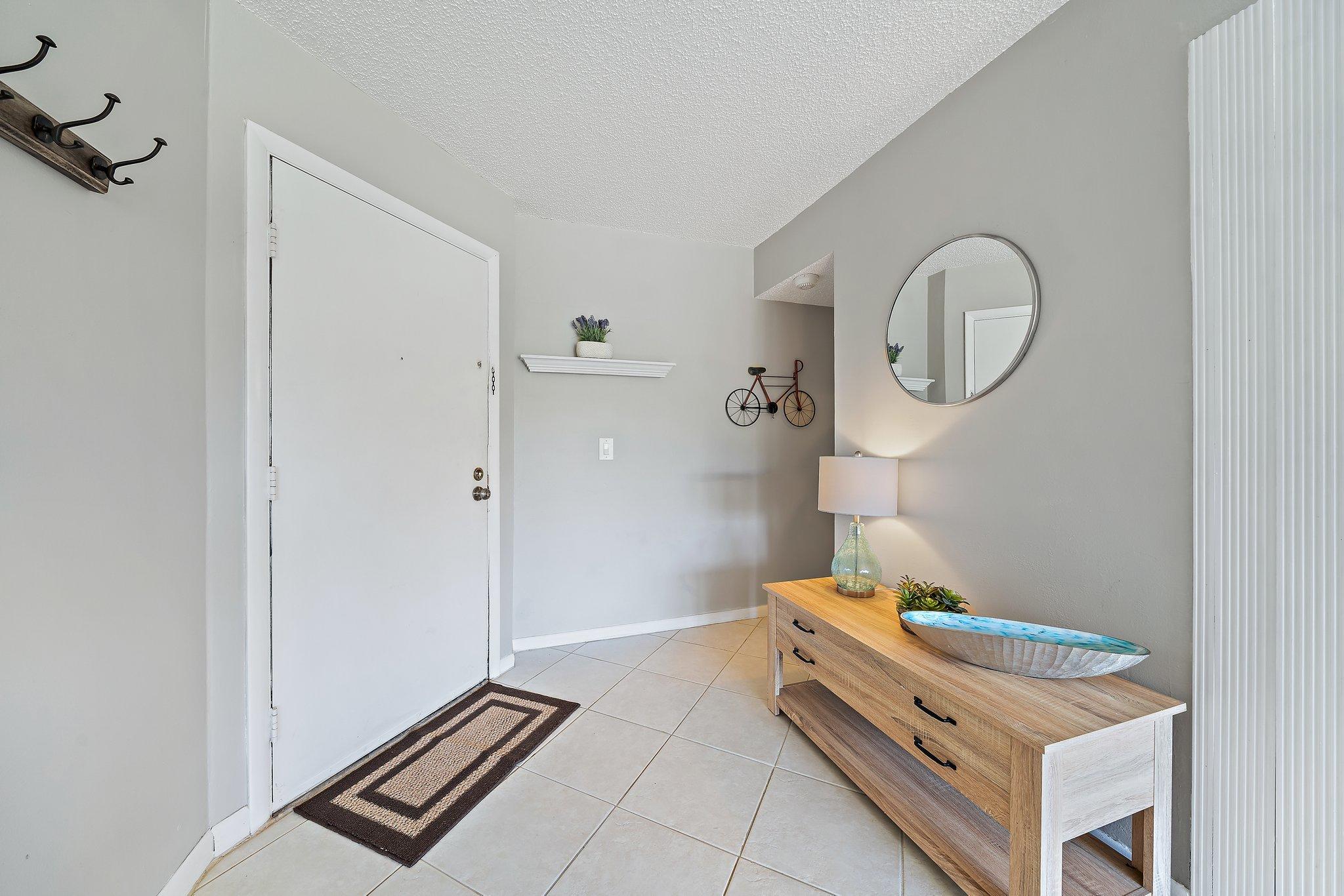 1605 S Us Highway 1 V2-102