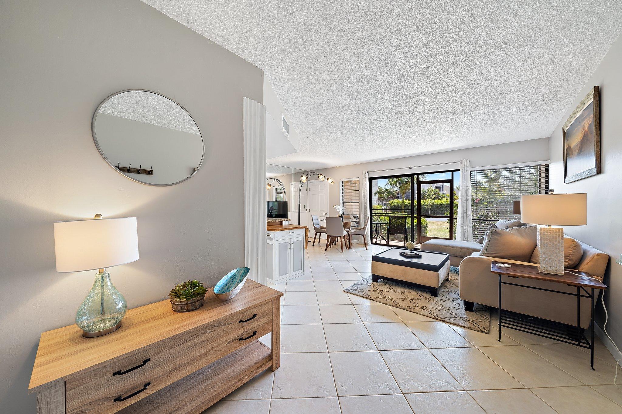 1605 S Us Highway 1 V2-102