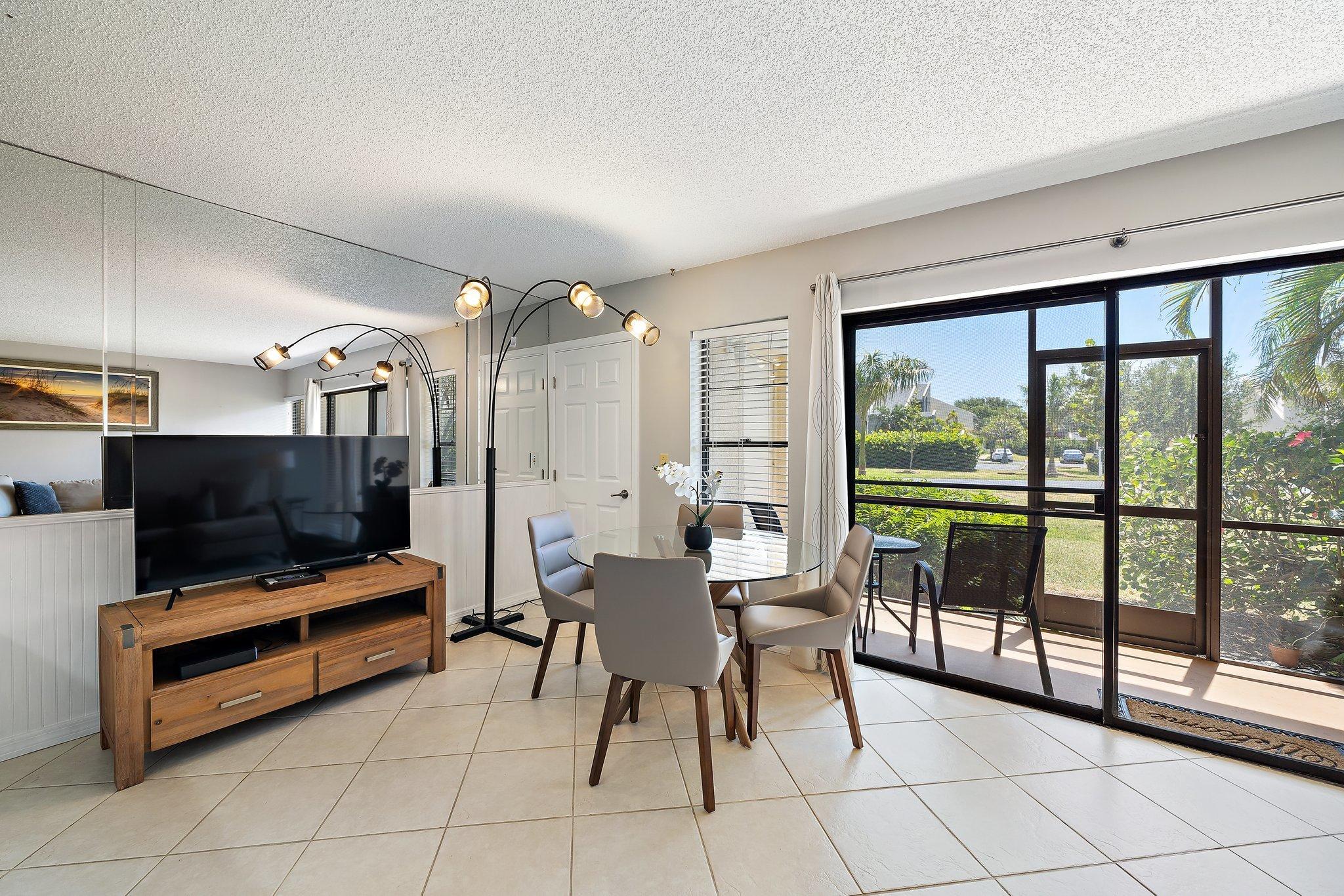 1605 S Us Highway 1 V2-102