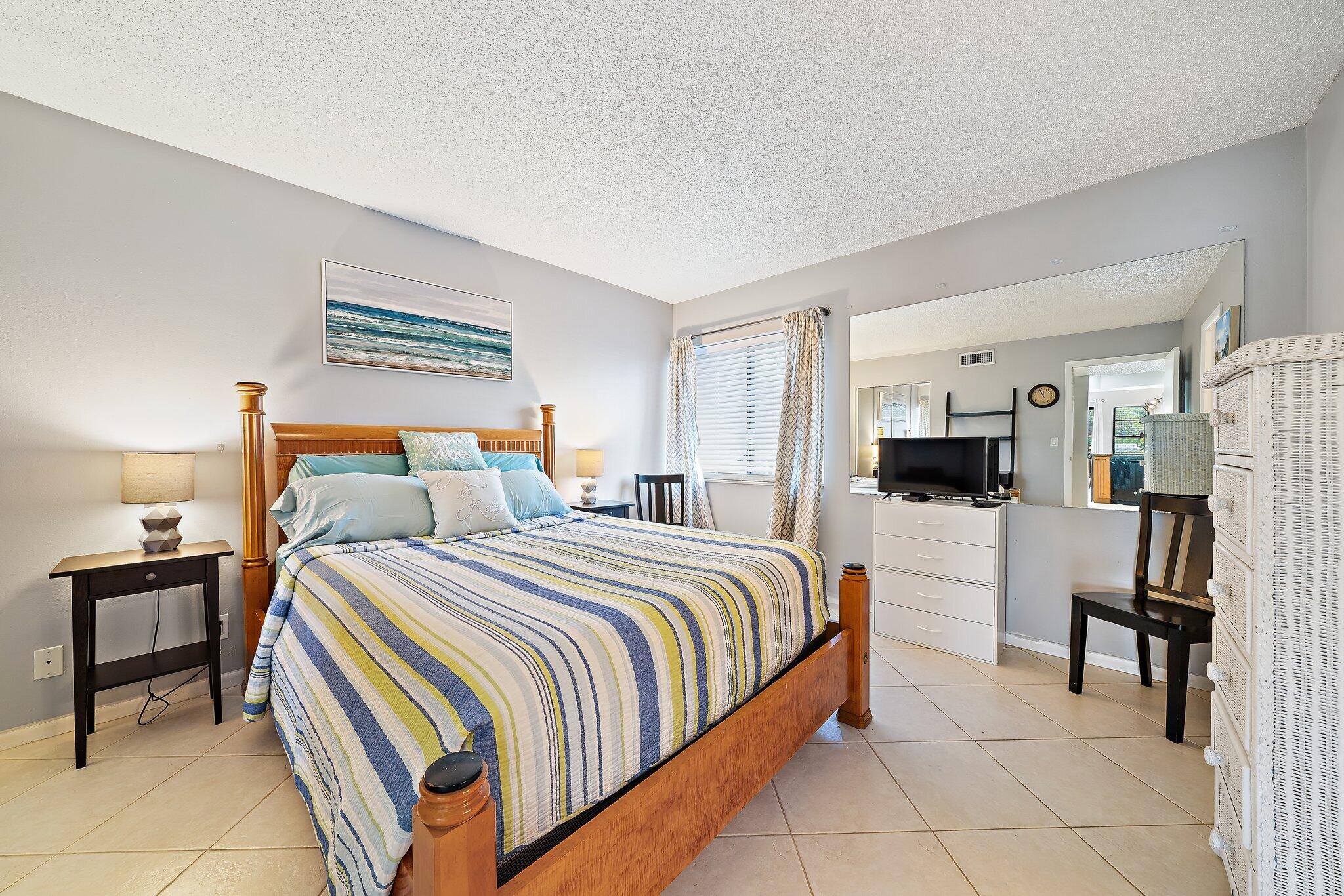 1605 S Us Highway 1 V2-102