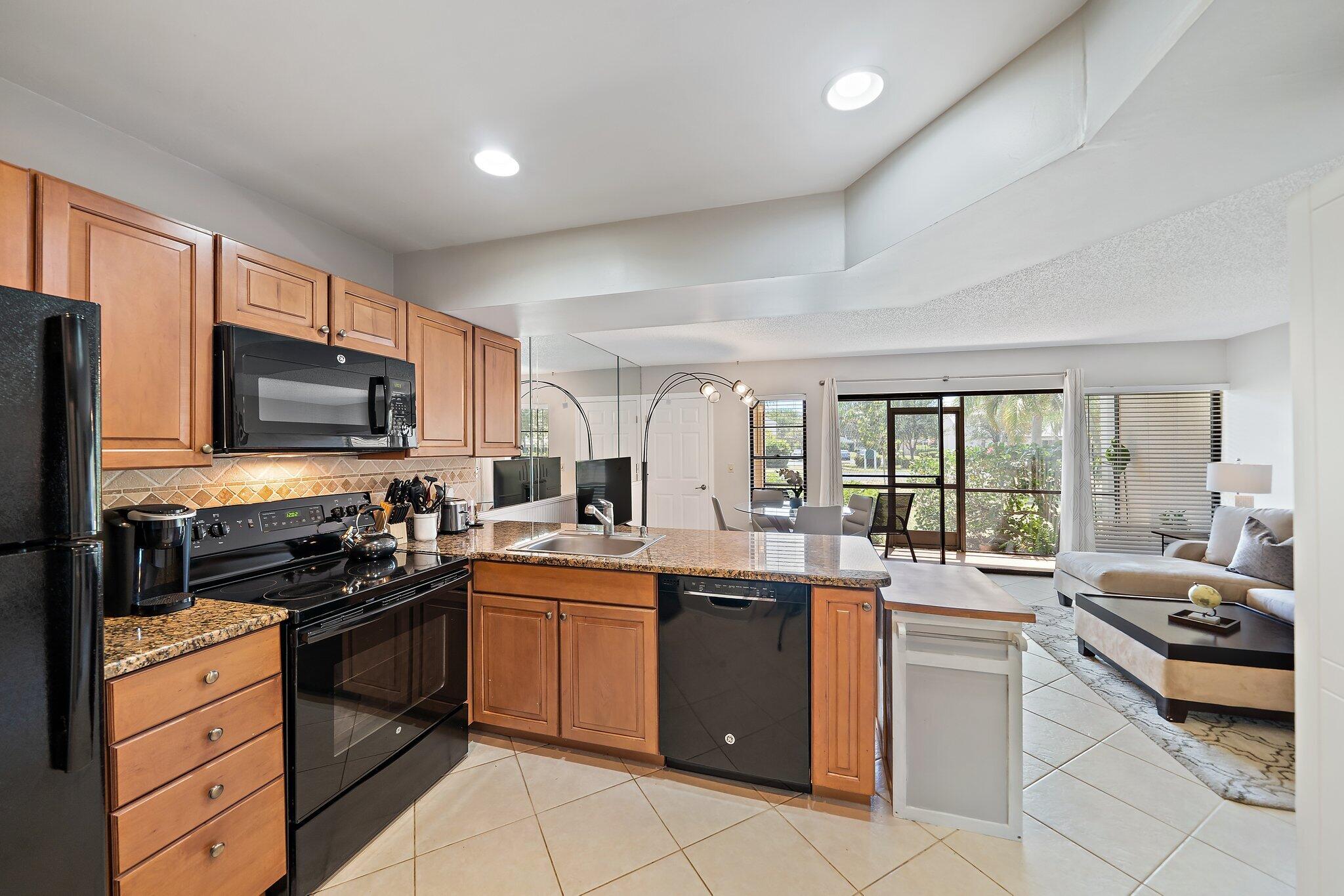 1605 S Us Highway 1 V2-102