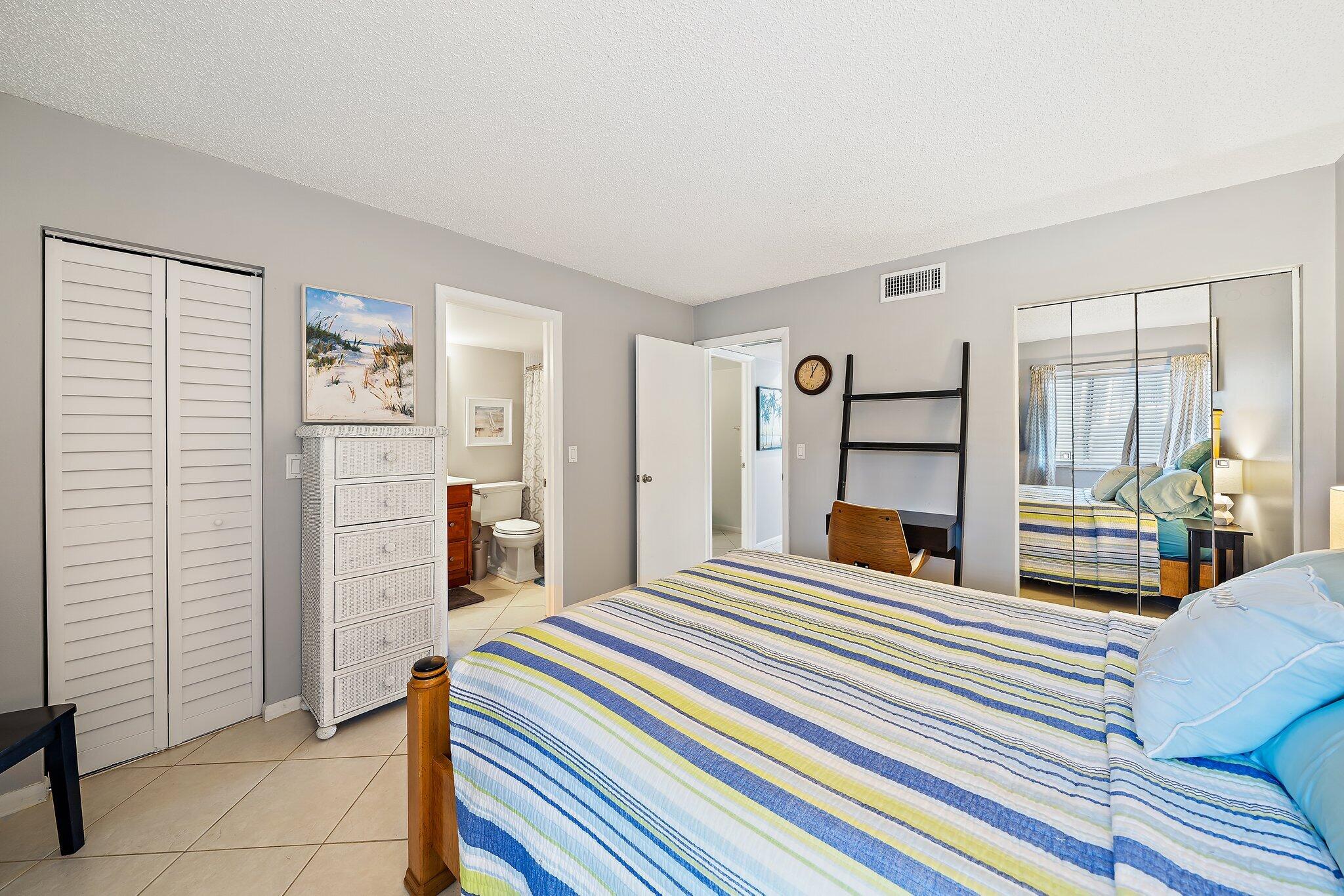 1605 S Us Highway 1 V2-102