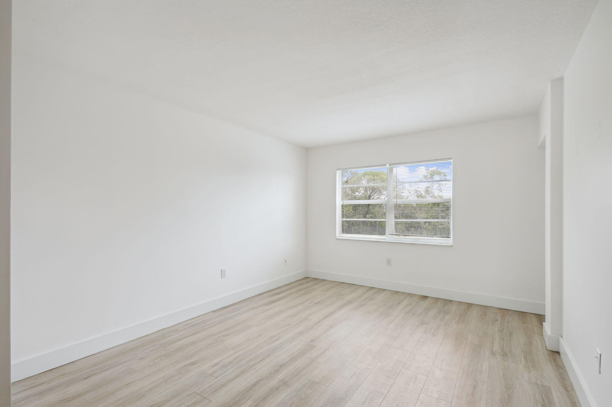 4354 NW 9th Avenue 13-3d