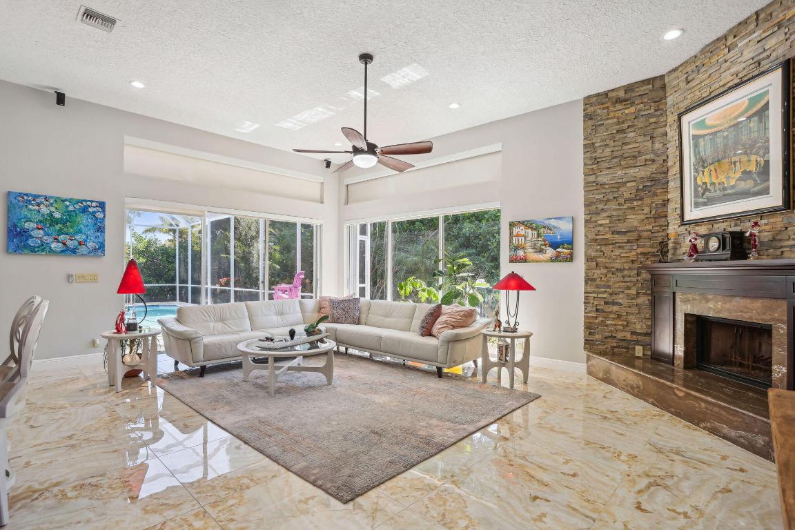 1841 Eagle Trace Boulevard W