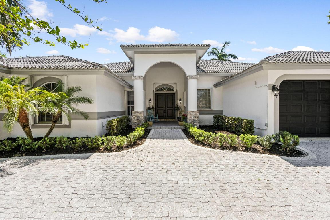 1841 Eagle Trace Boulevard W