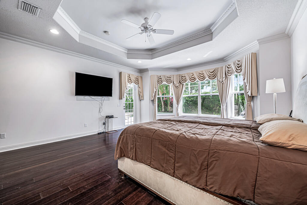 7619 Tarpon Cove Circle