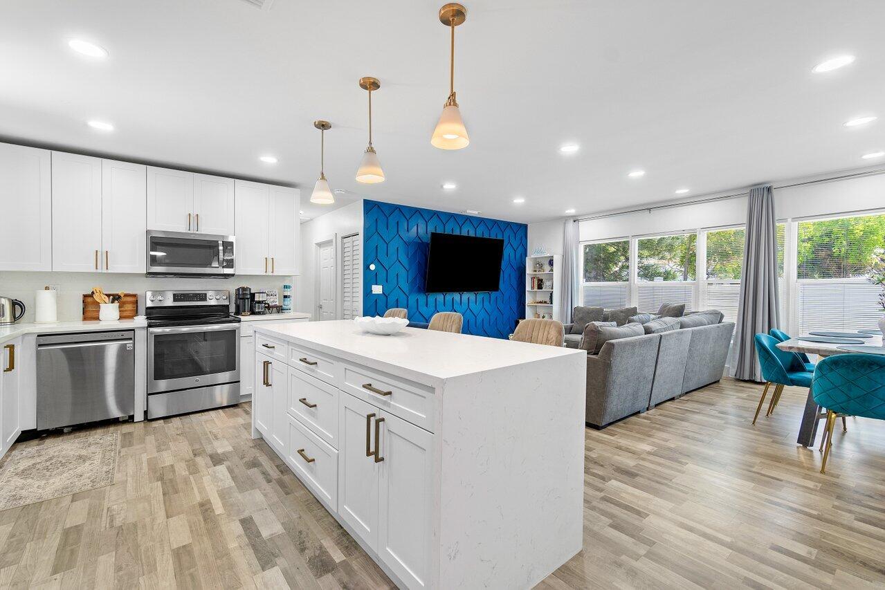 108 SE 11th Avenue