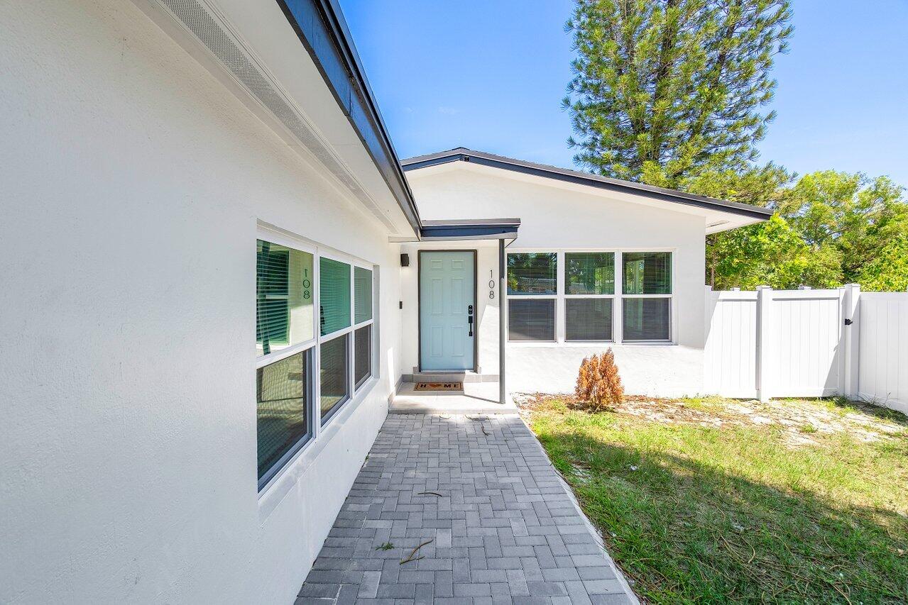108 SE 11th Avenue