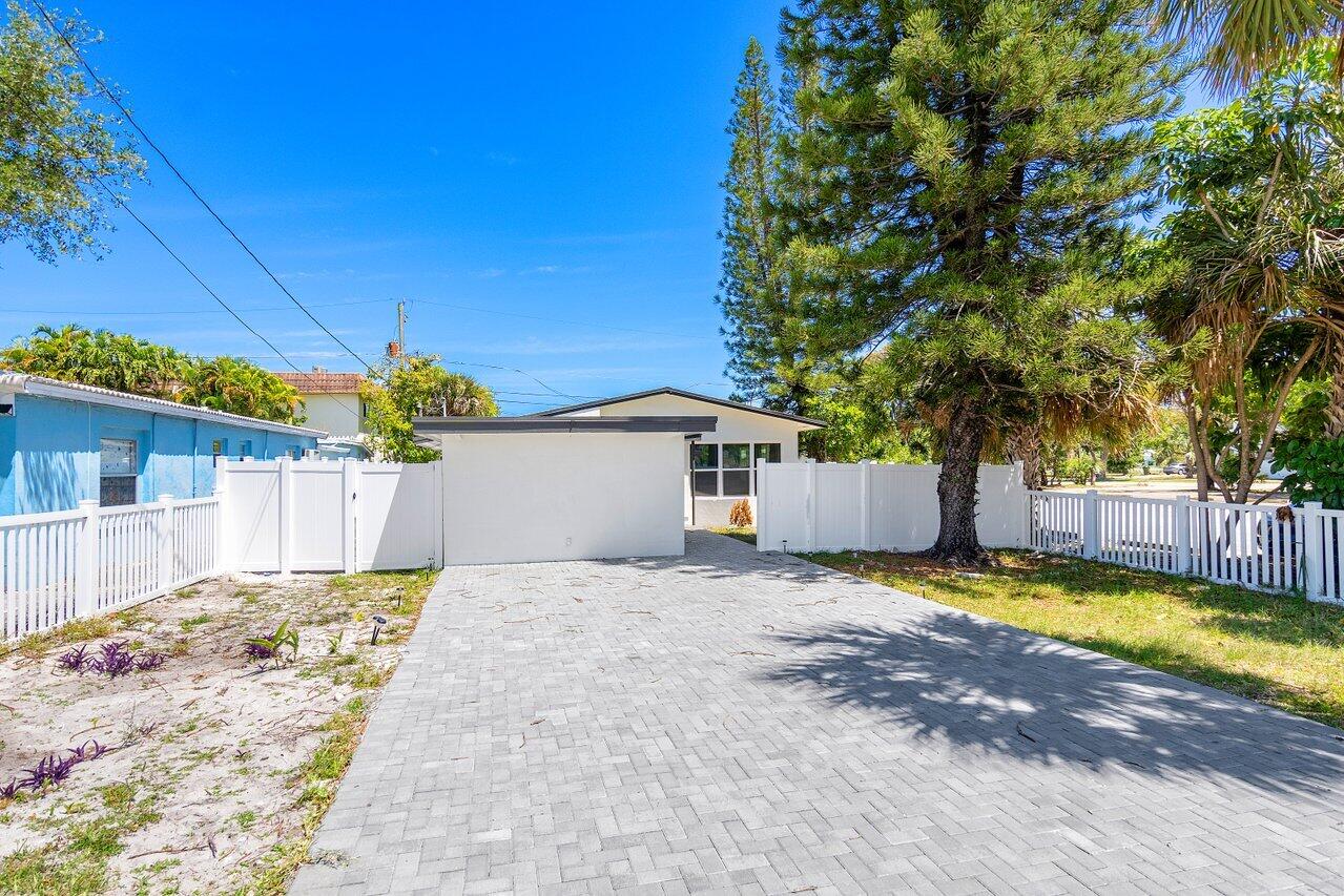 108 SE 11th Avenue