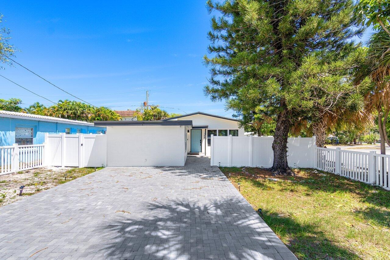 108 SE 11th Avenue