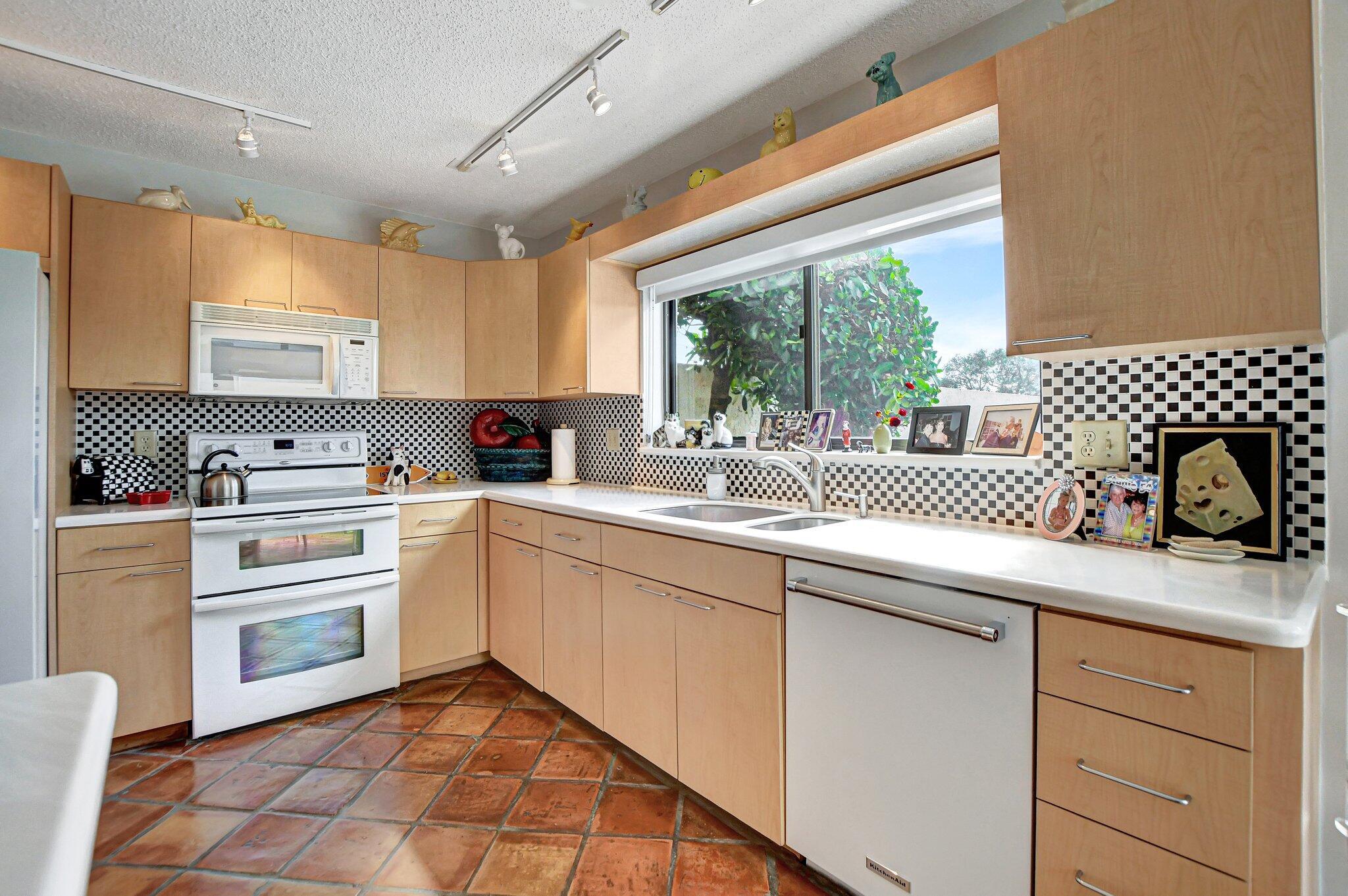 20160 Northcote Drive