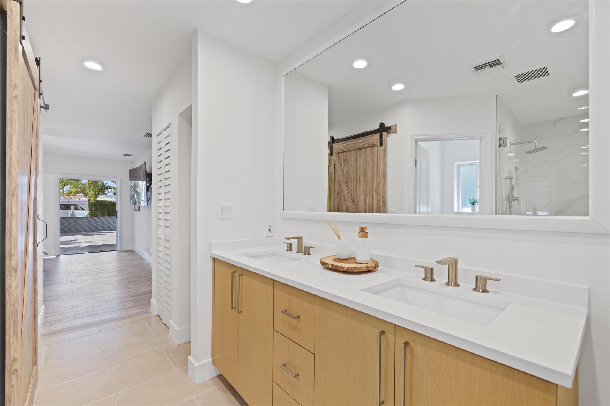 1255 Seminole Drive