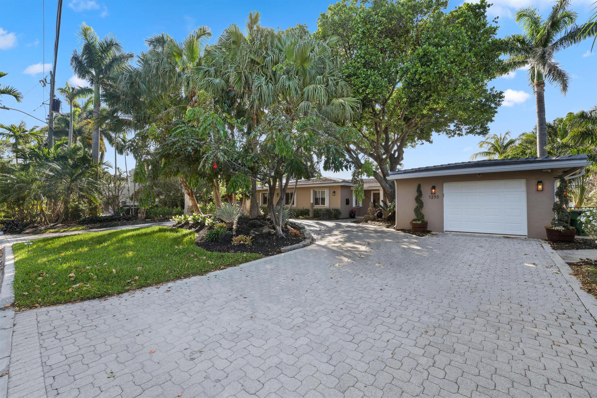 1255 Seminole Drive