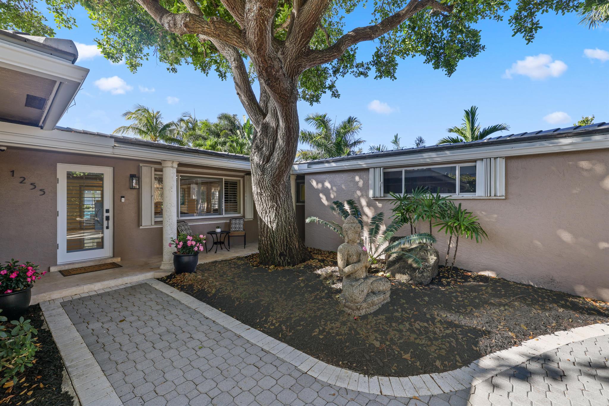 1255 Seminole Drive