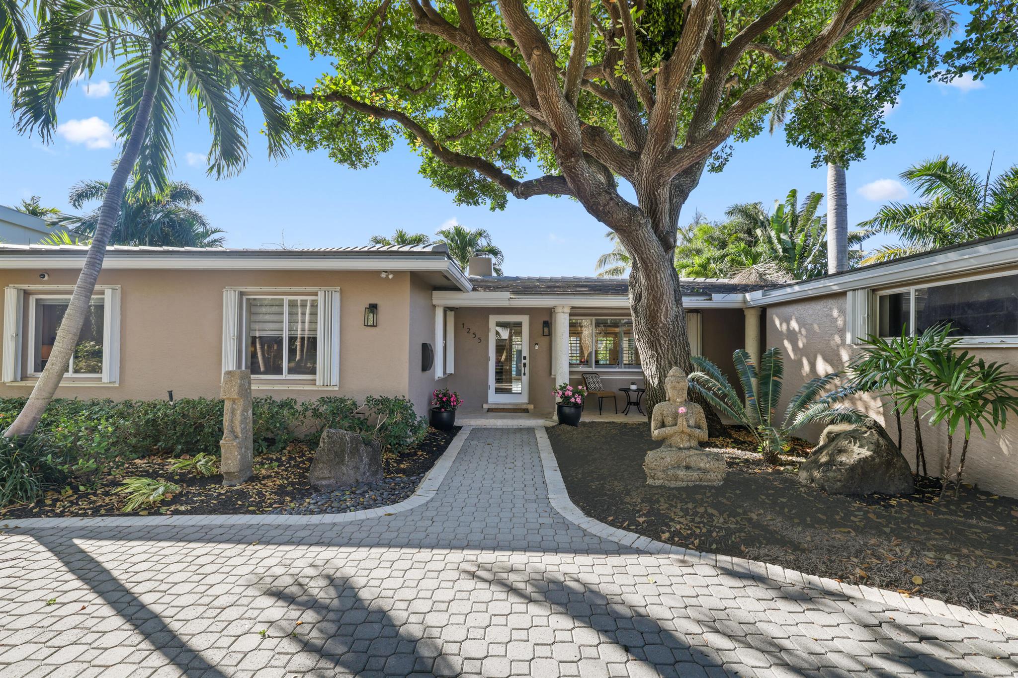 1255 Seminole Drive