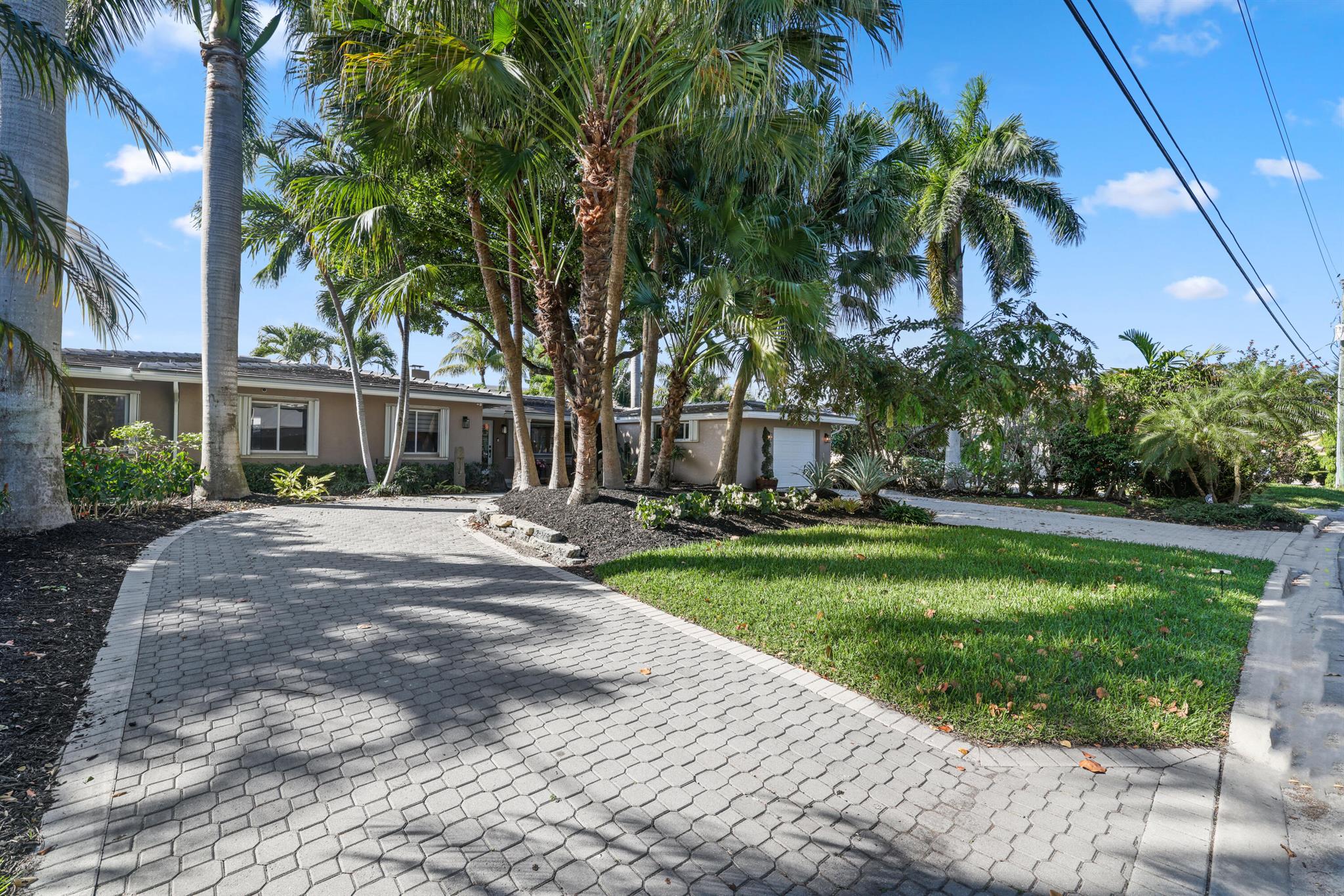 1255 Seminole Drive