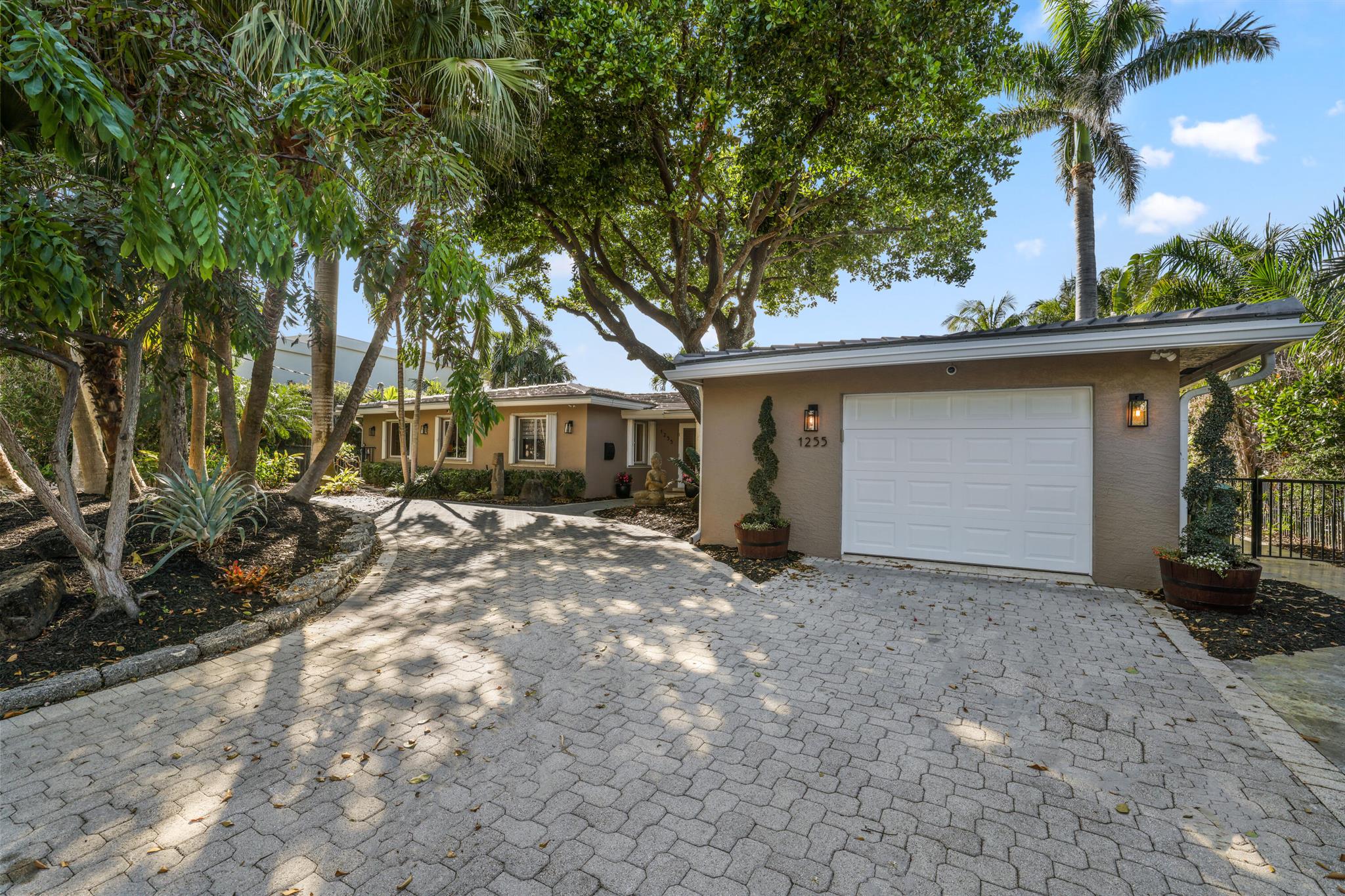 1255 Seminole Drive