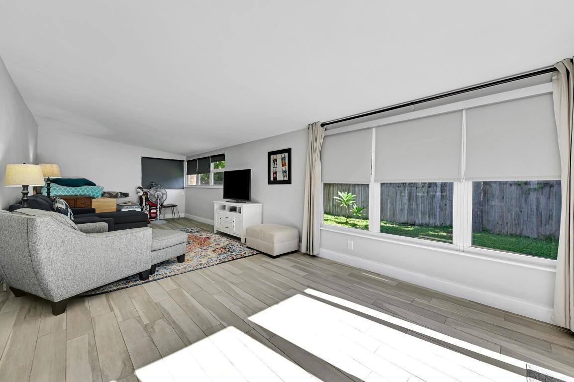 149 SE 27th Way