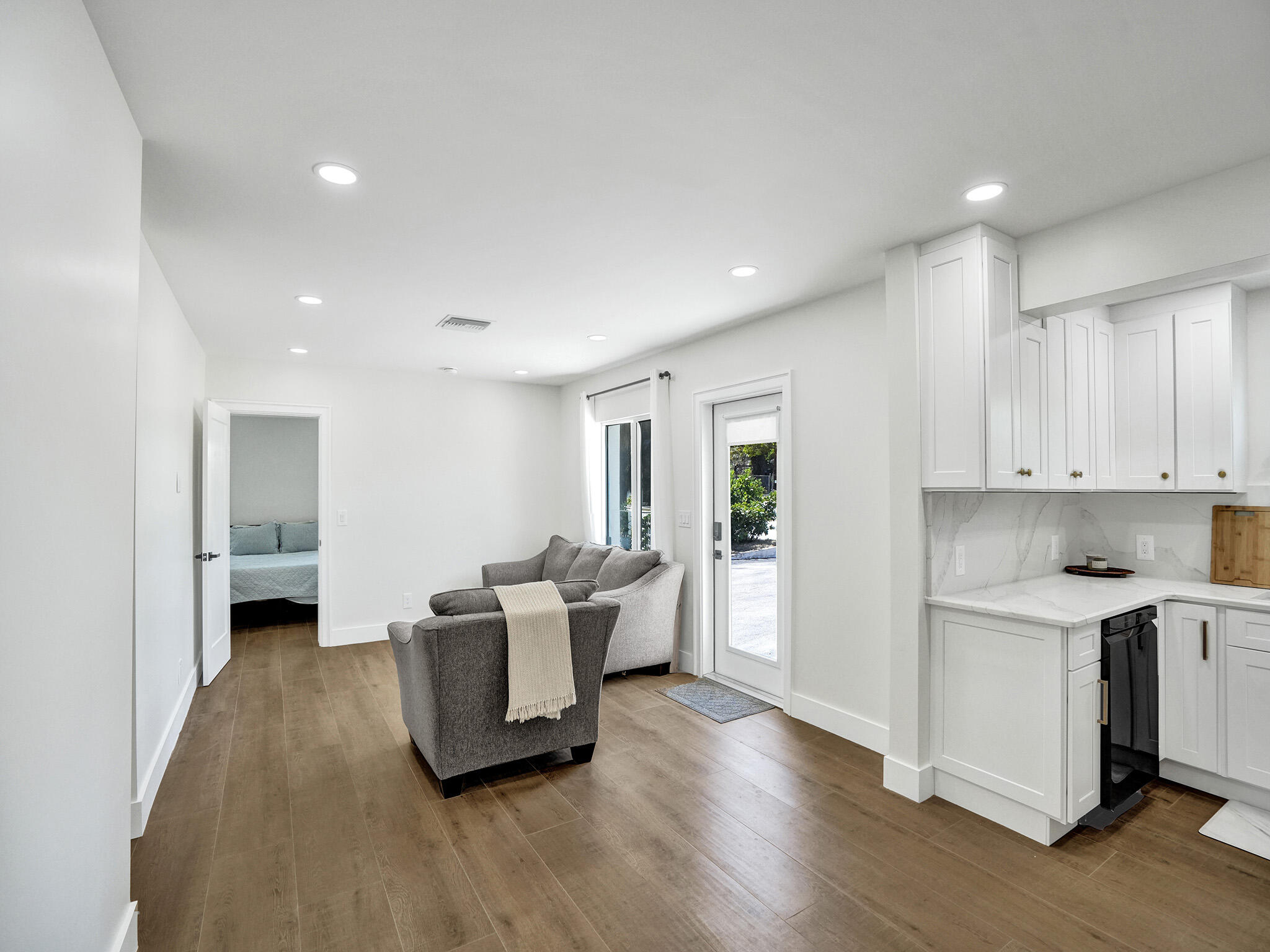 2728 Lake Avenue