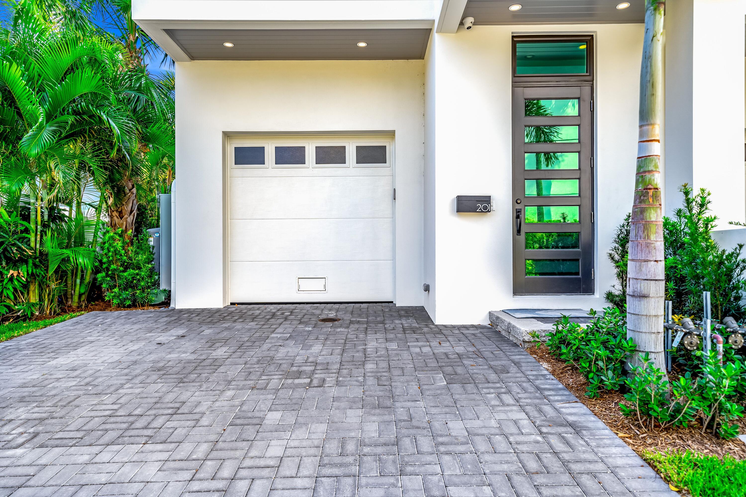 405 SE 6th Avenue 201