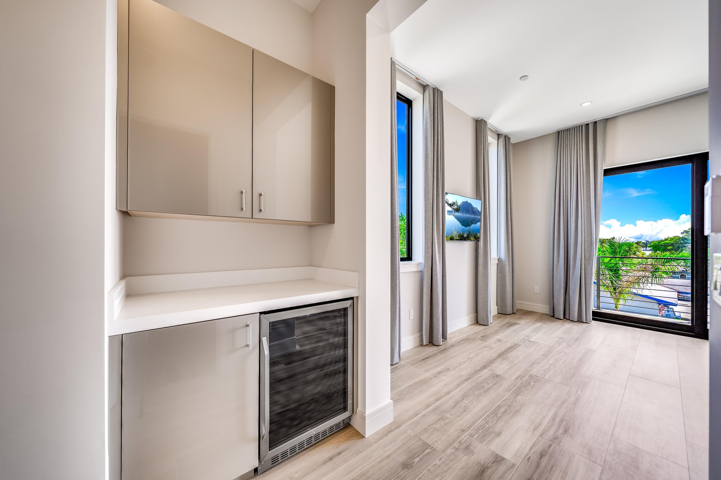 405 SE 6th Avenue 201