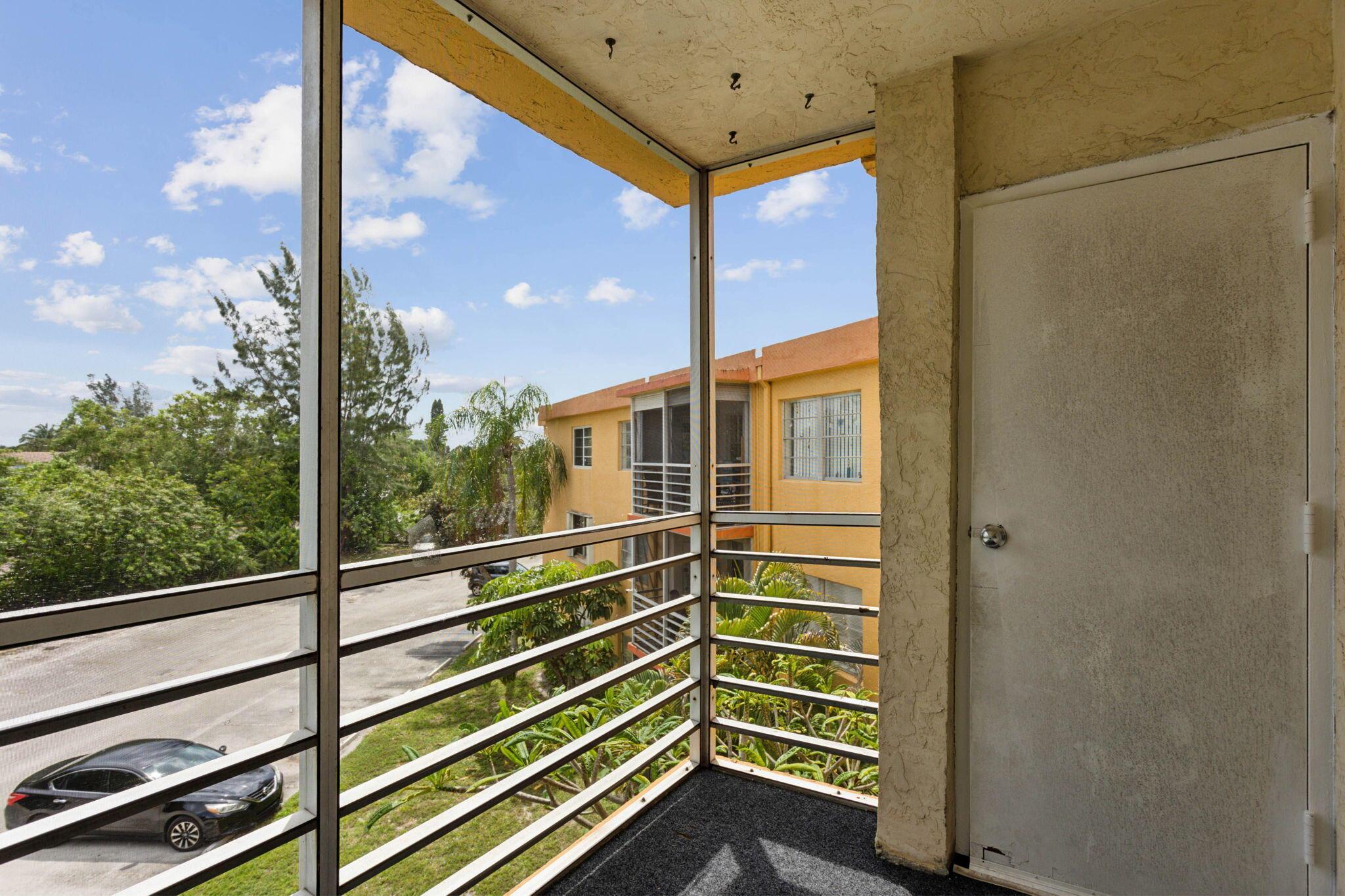 4354 NW 9th Avenue 13-3d