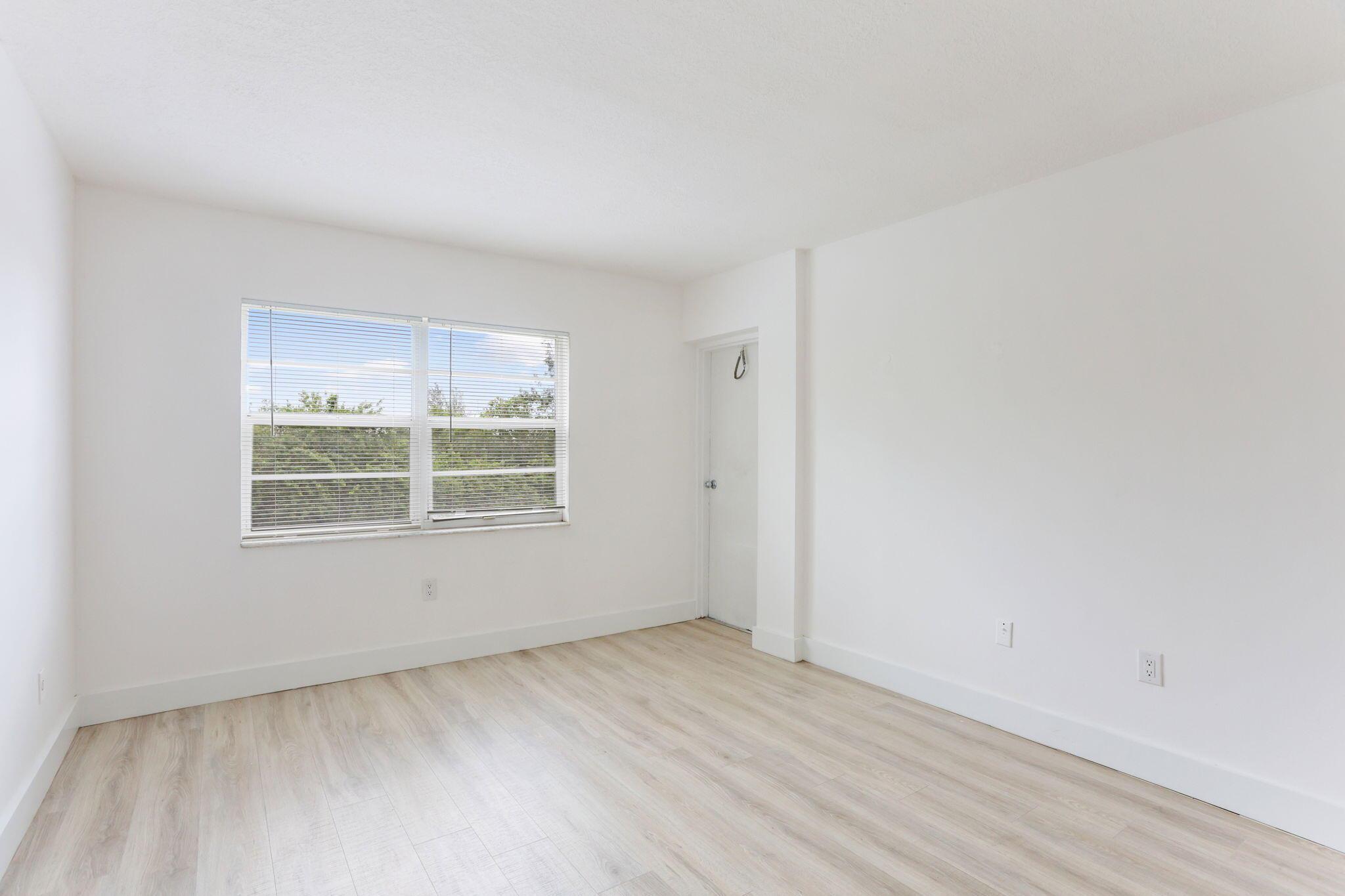 4354 NW 9th Avenue 13-3d