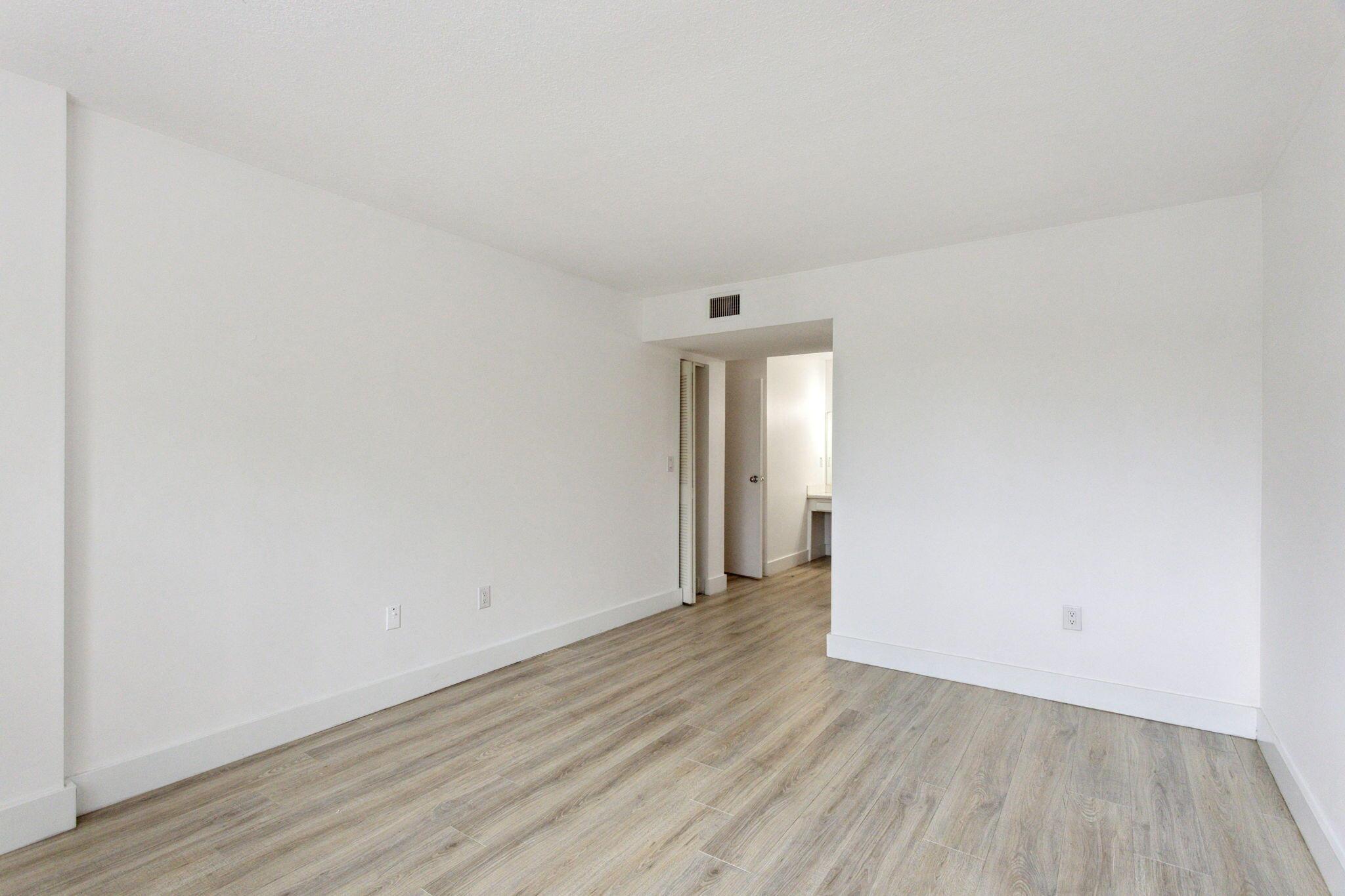 4354 NW 9th Avenue 13-3d