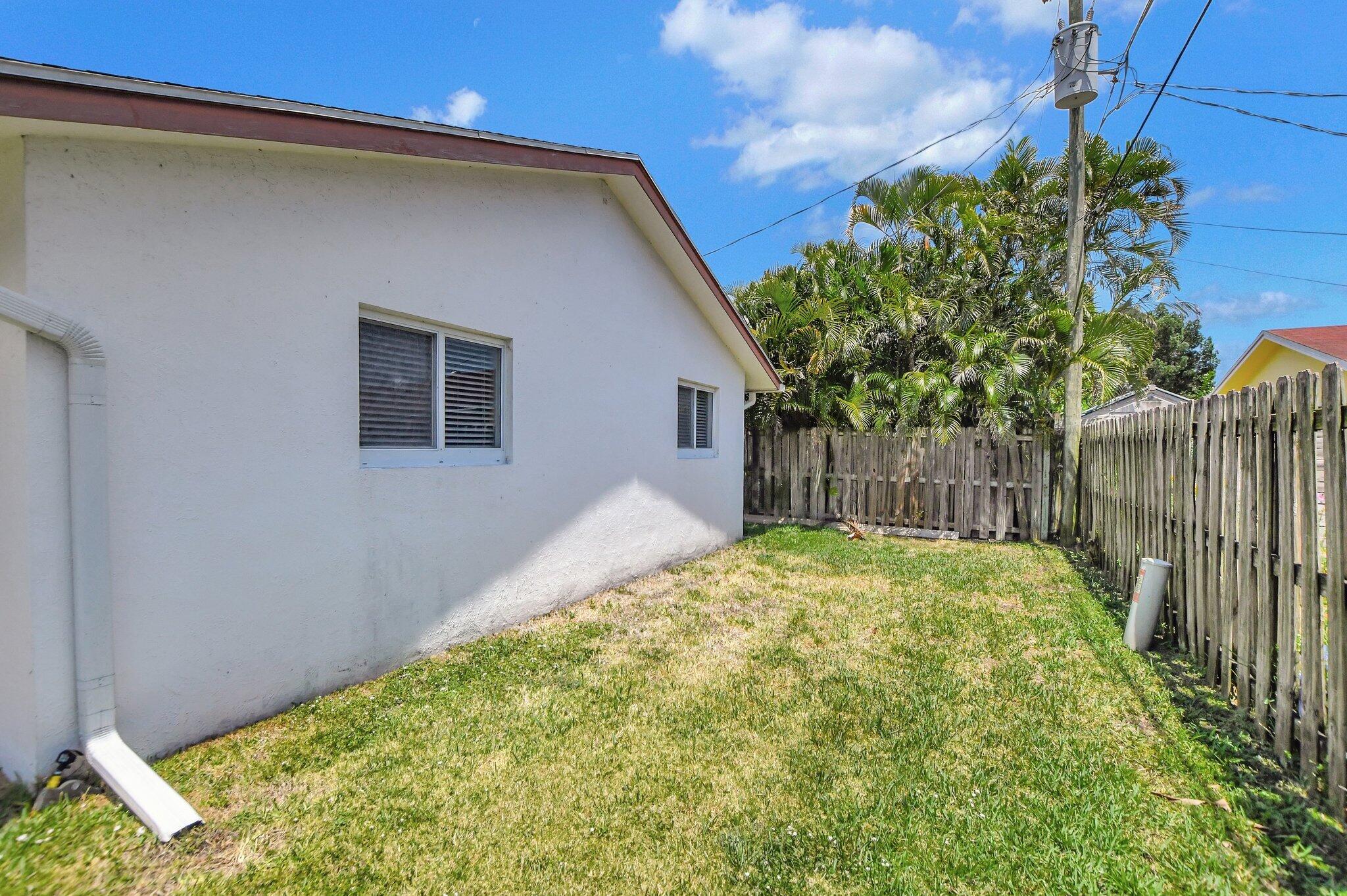 3290 SW 1st Court, Deerfield Beach FL 33442