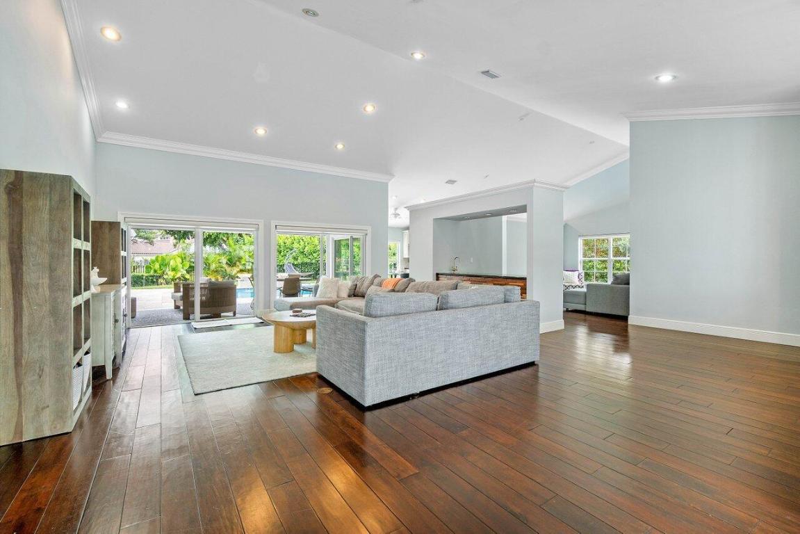 1305 Parkside Circle S