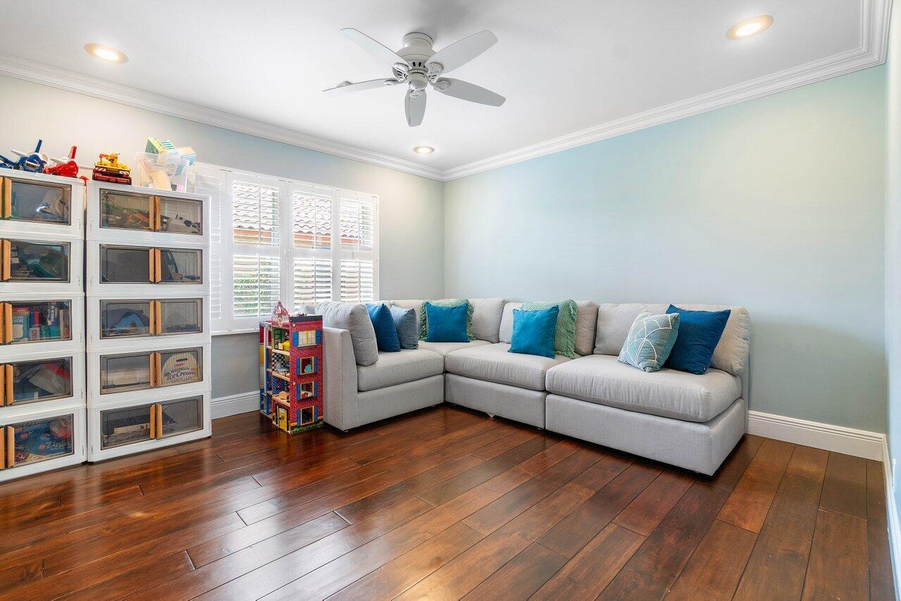 1305 Parkside Circle S