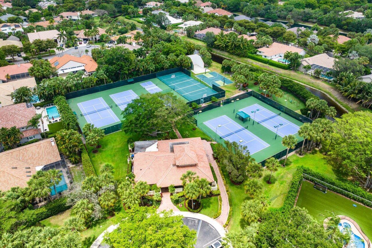 1305 Parkside Circle S