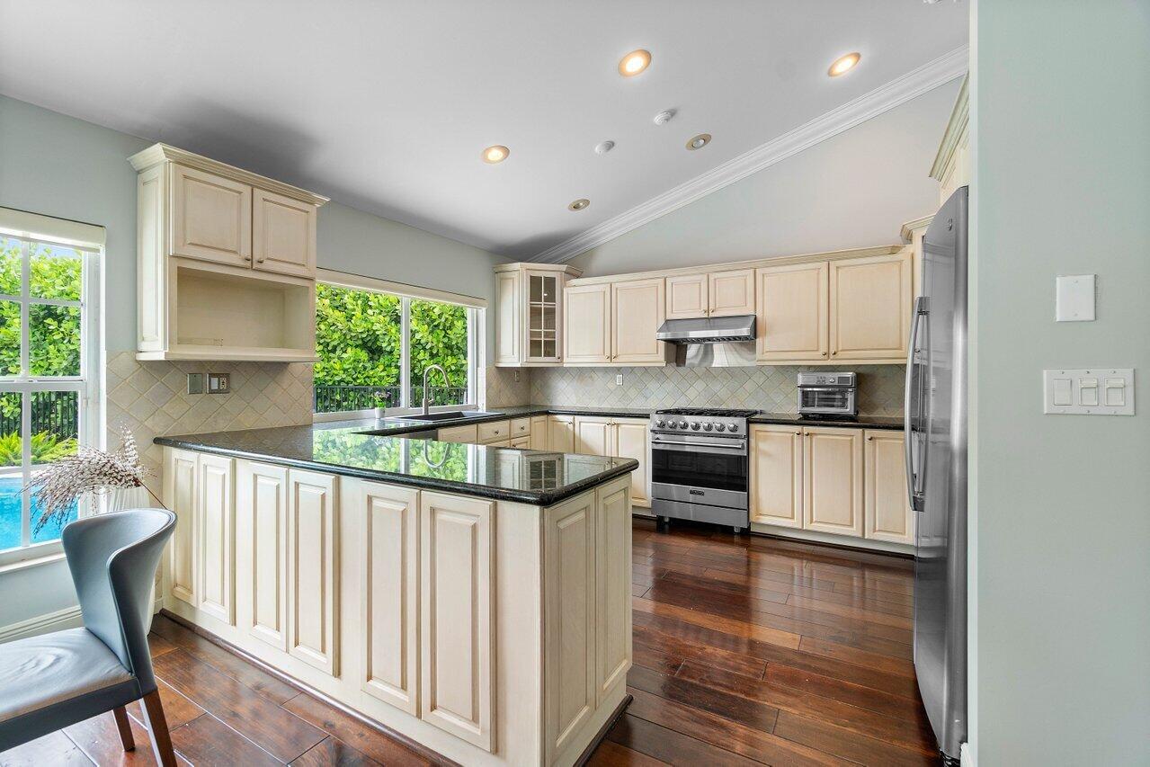 1305 Parkside Circle S