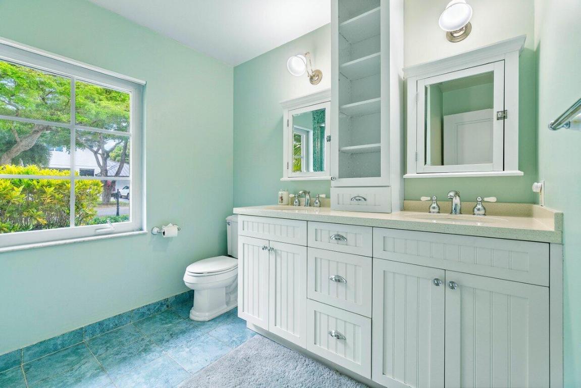 1305 Parkside Circle S