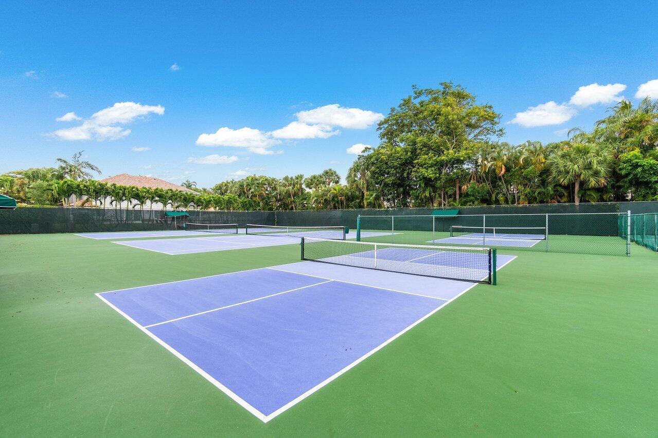 1305 Parkside Circle S