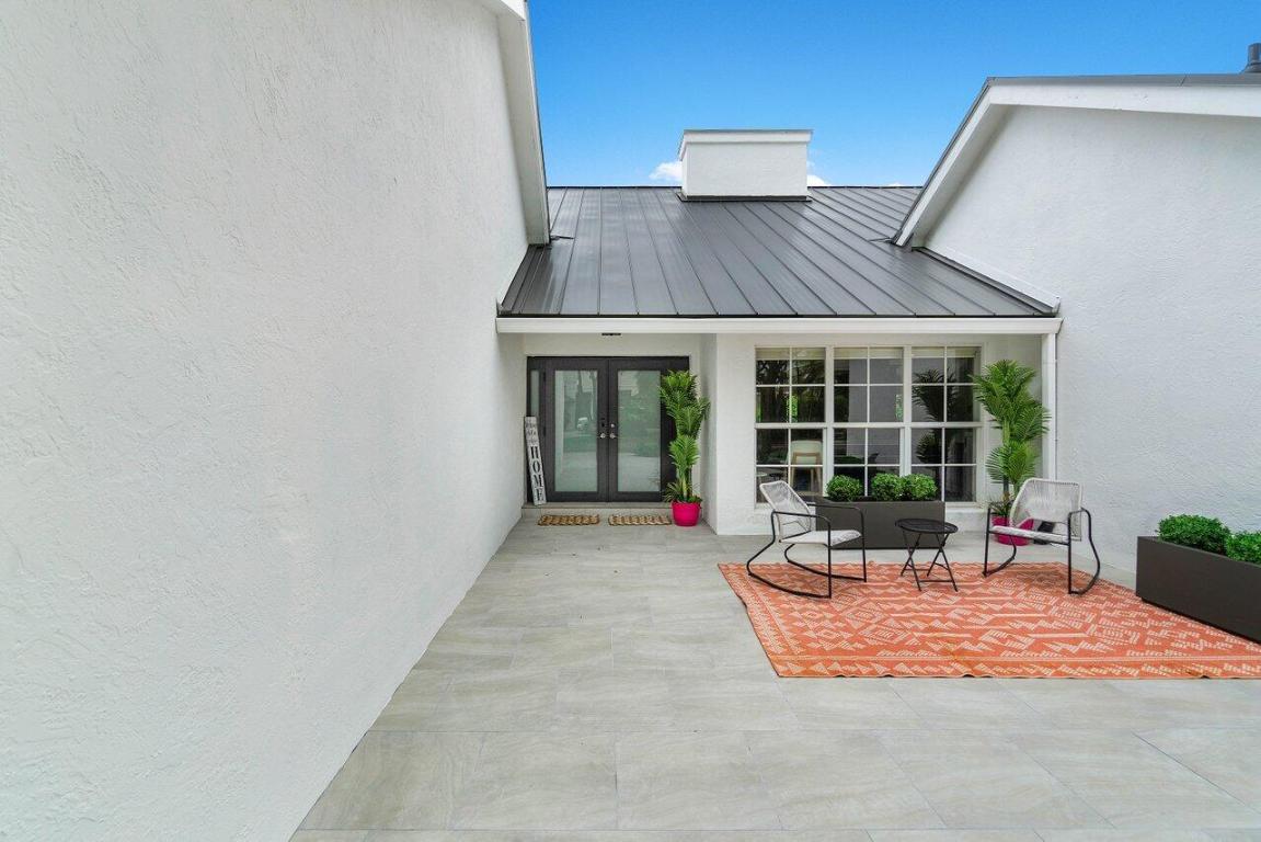 1305 Parkside Circle S